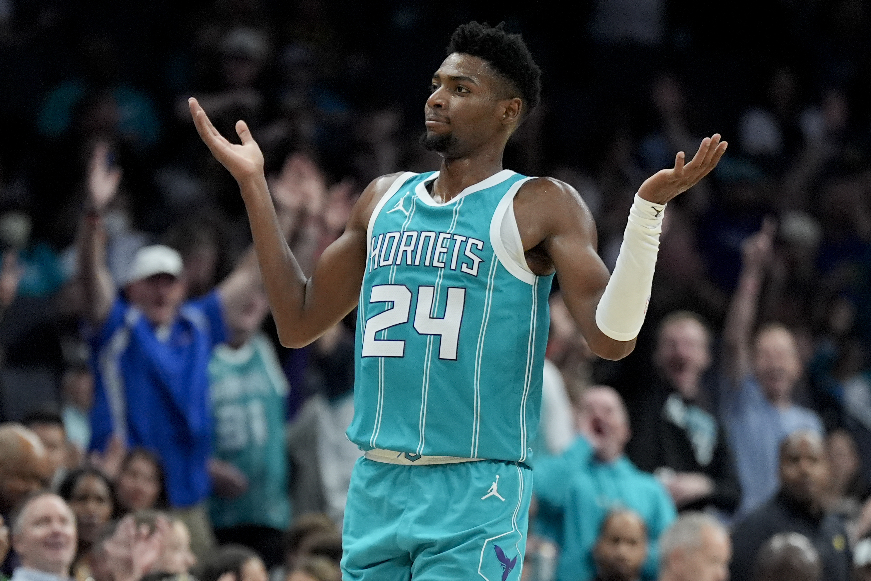 Ball scores 31 points, Miller has 29 to help the Hornets beat the 
