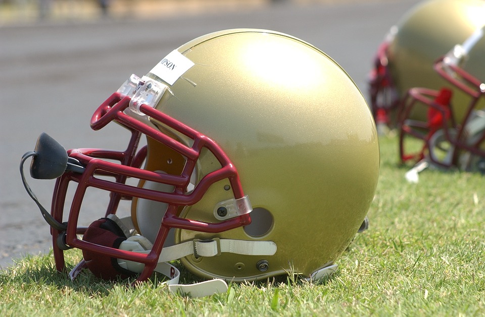 Comparison of the biomechanical performances of old-fashioned leather and  modern football helmets, Virginia Tech News