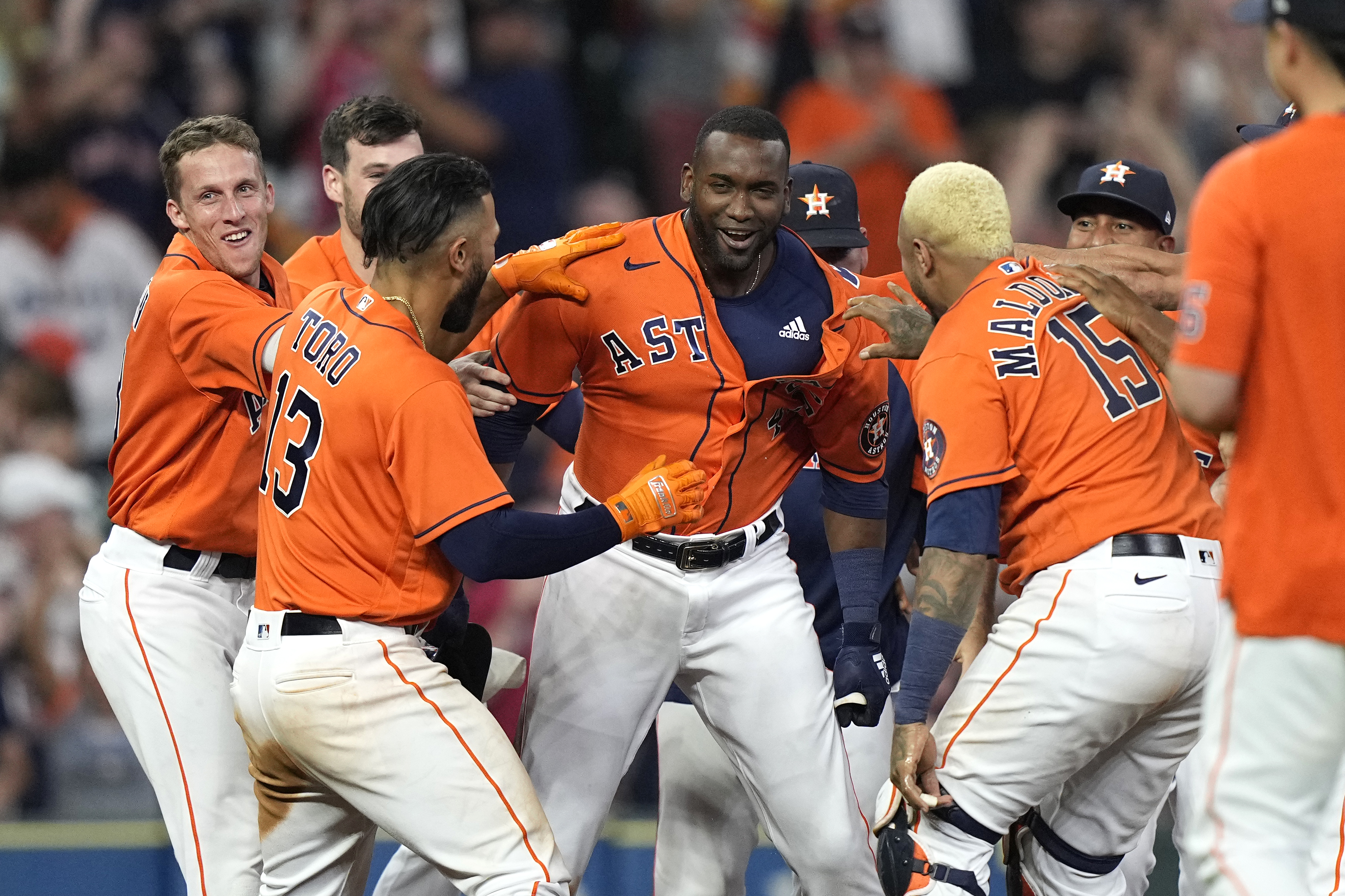 Yordan Alvarez's RBI single, 08/08/2021