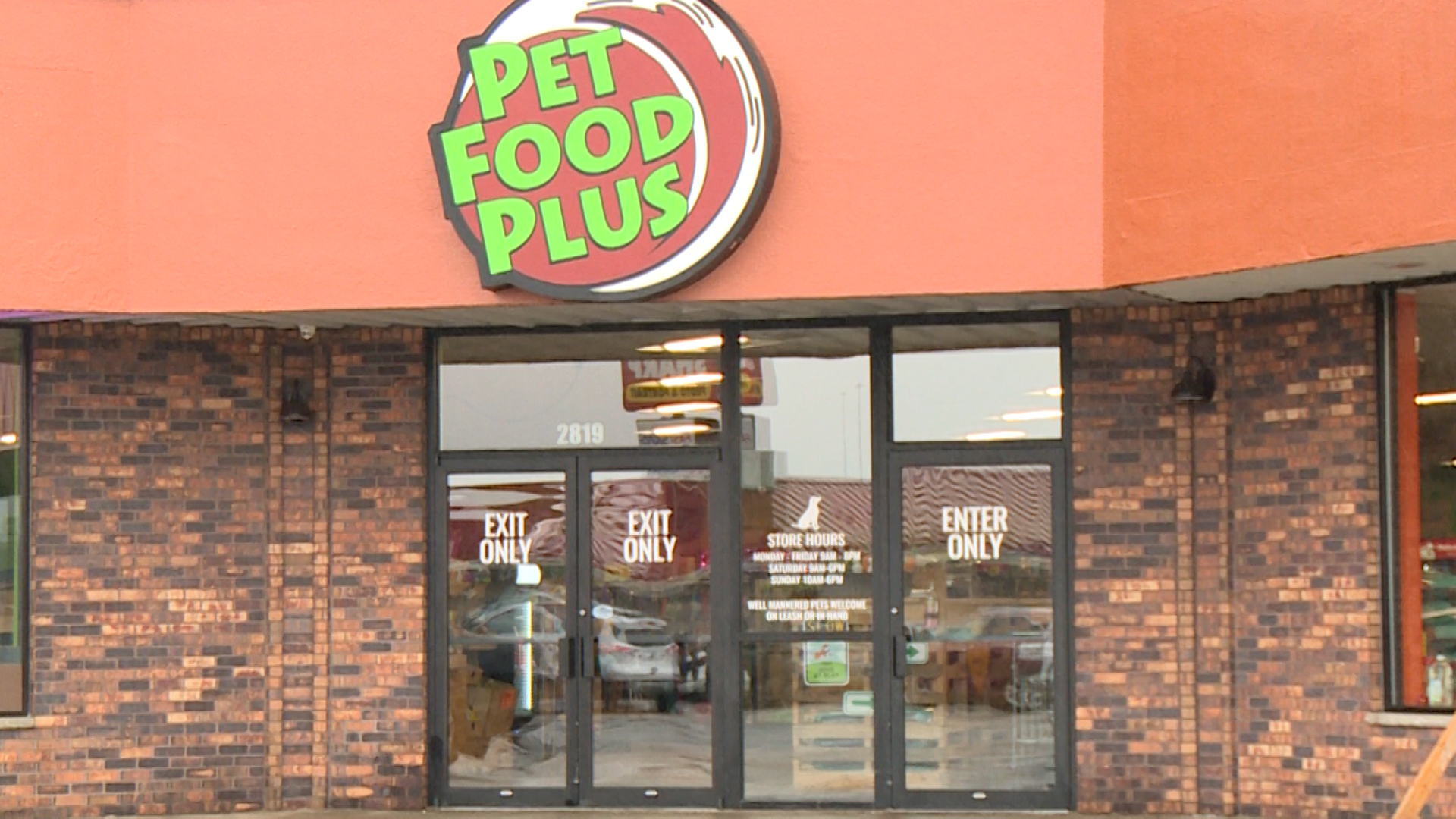 A Look Inside Pet Food Plus