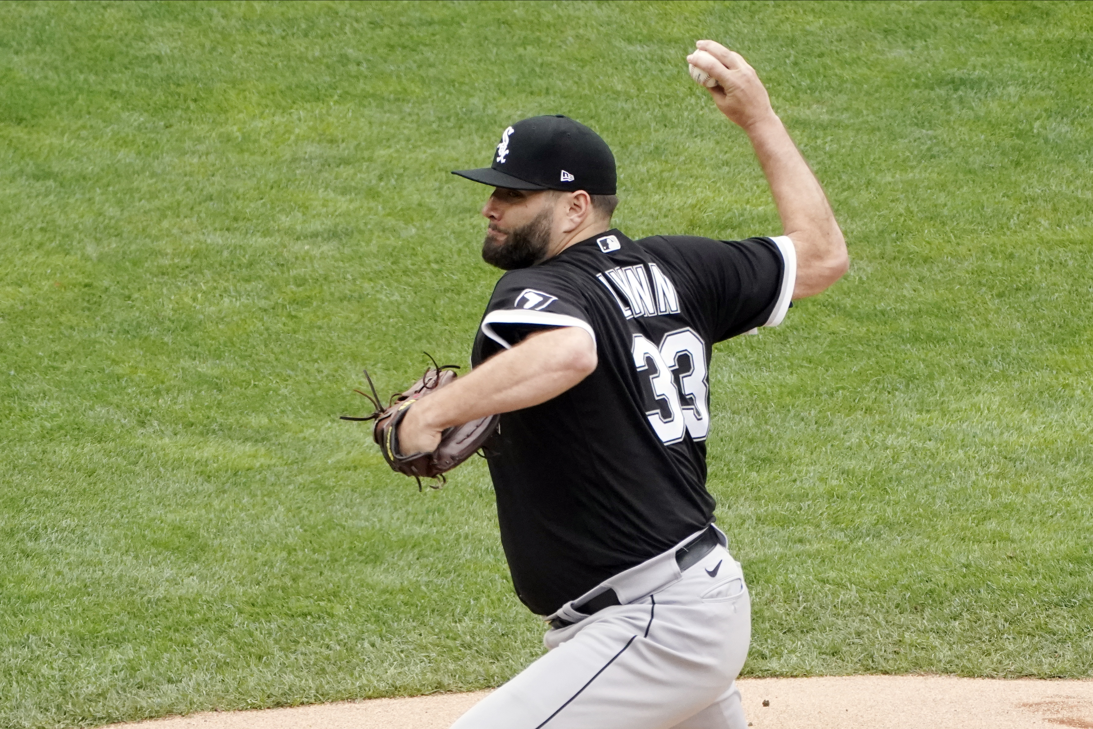 White Sox sign Lance Lynn to two-year, $38 million extension with