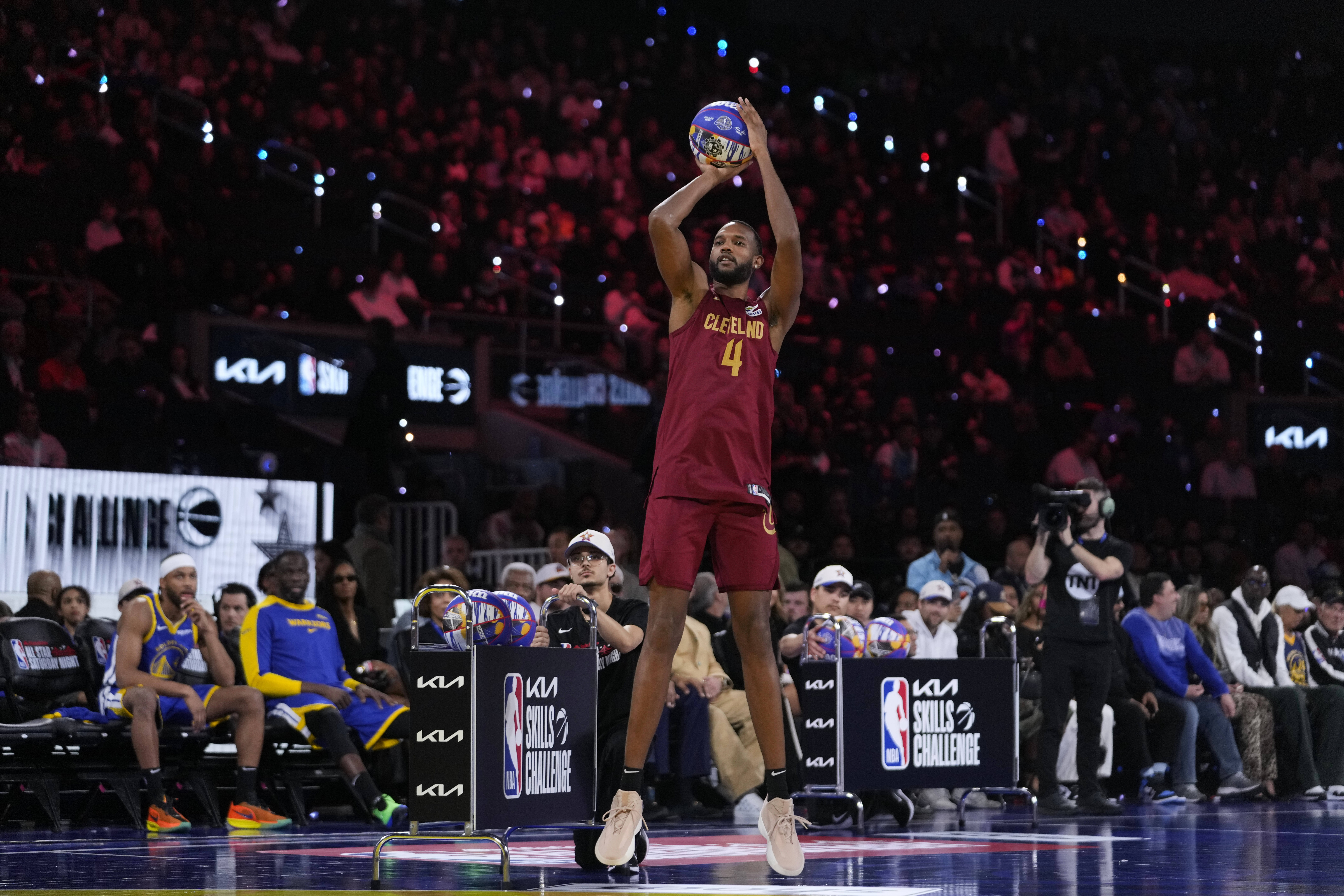 Cavs duo wins All-Star skills event after Spurs team gets