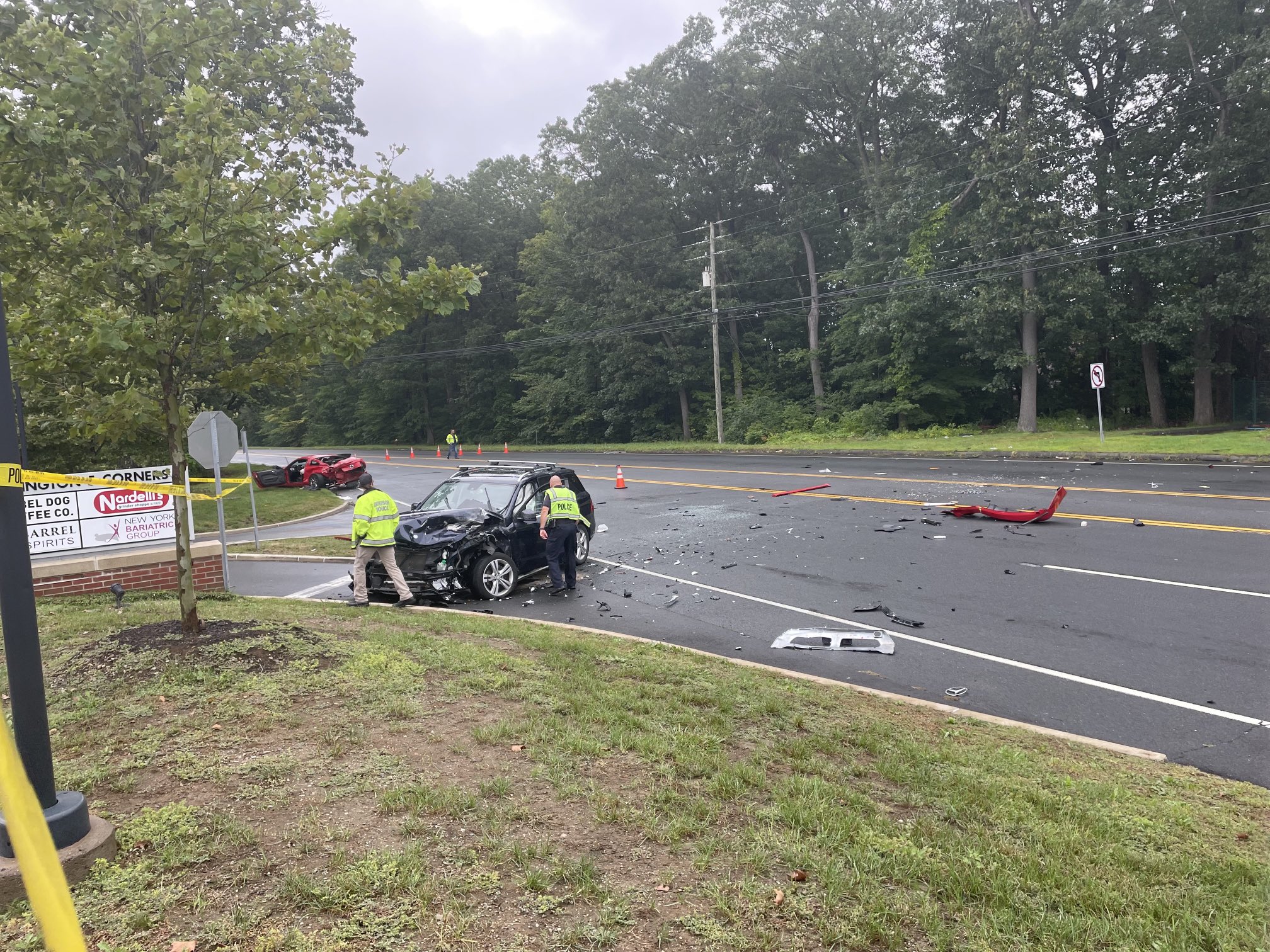 2‐CAR CRASH KILLS 6 IN CONNECTICUT; Auto Swerves Over Mall on