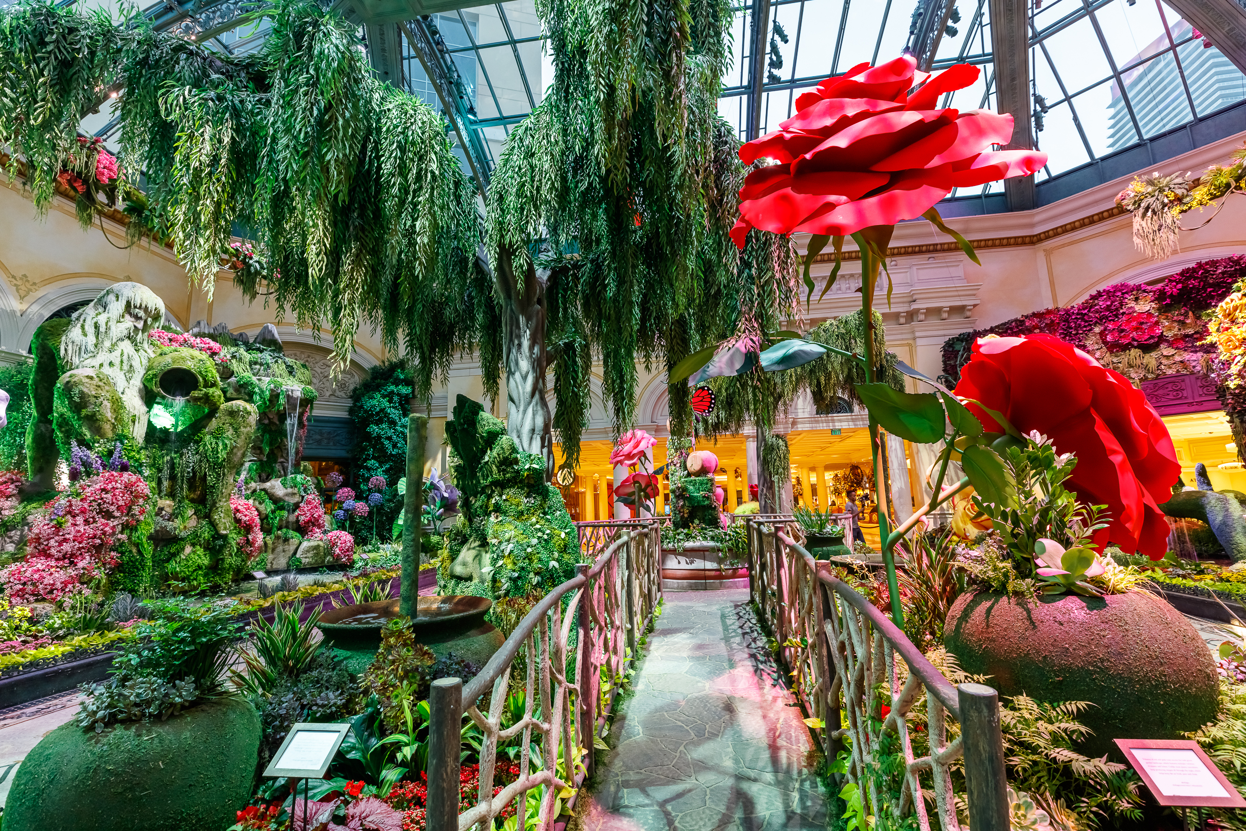 Attractions 360° on X: Lunar New Year is the theme for Bellagio Garden  this season. 🧧🐯  / X