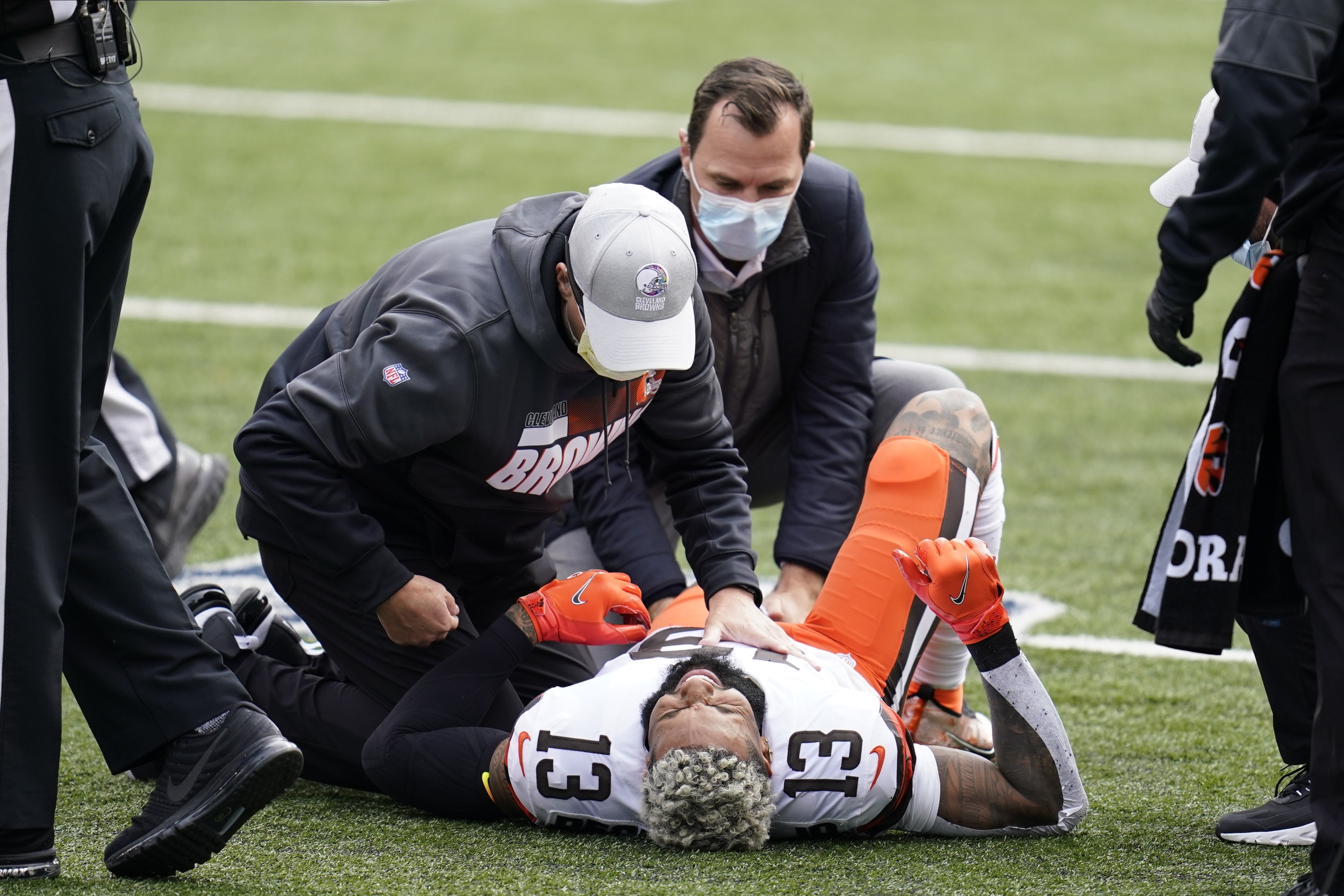 Cleveland Browns receiver Odell Beckham Jr. shakes off shoulder injury