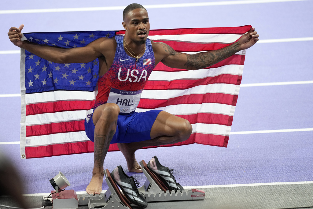 Champion USA代表　44 Former Gamecock All-American sprinter Quincy Hall wins gold in the