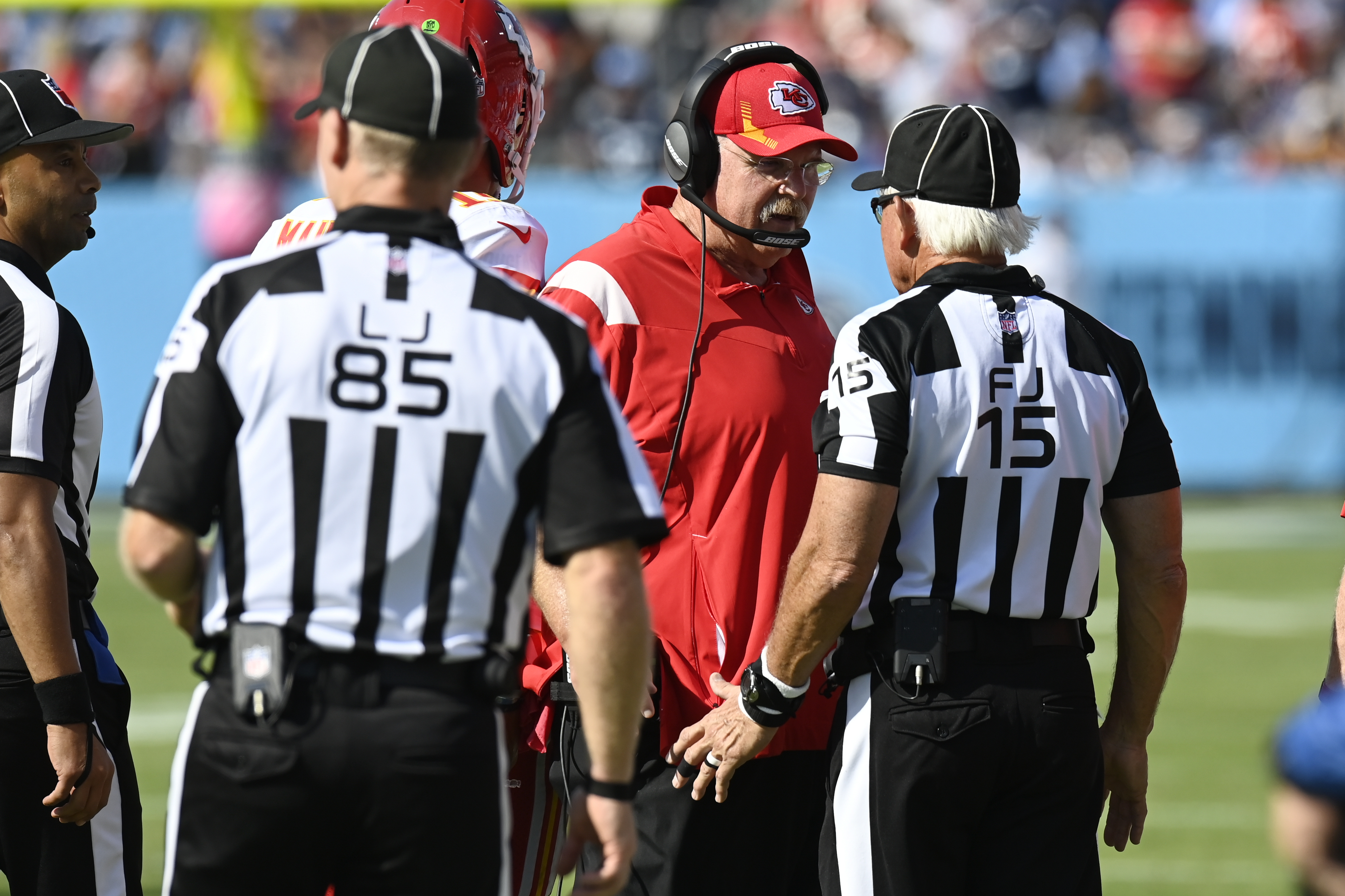 Aaron Rodgers rejoins the Jets and is expected to attend their game vs.  Chiefs, AP source says