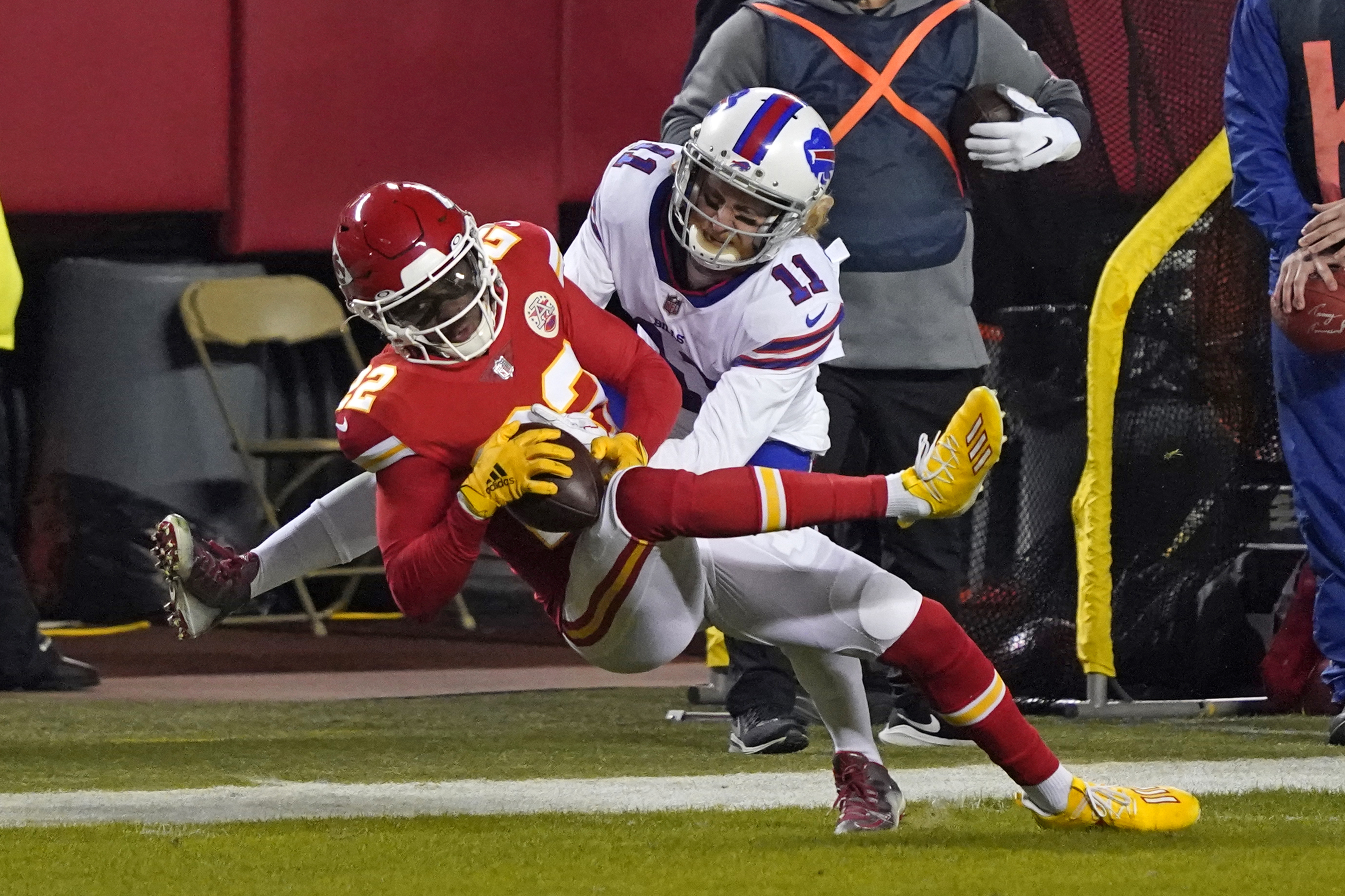 Kansas City rolls past the Buffalo Bills, advances to Super Bowl