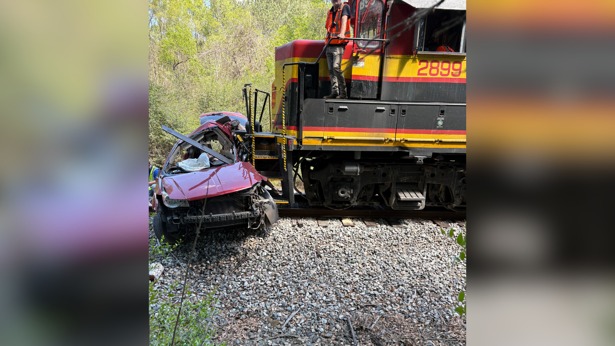 Mother, her 2 daughters among 5 killed in collision between train