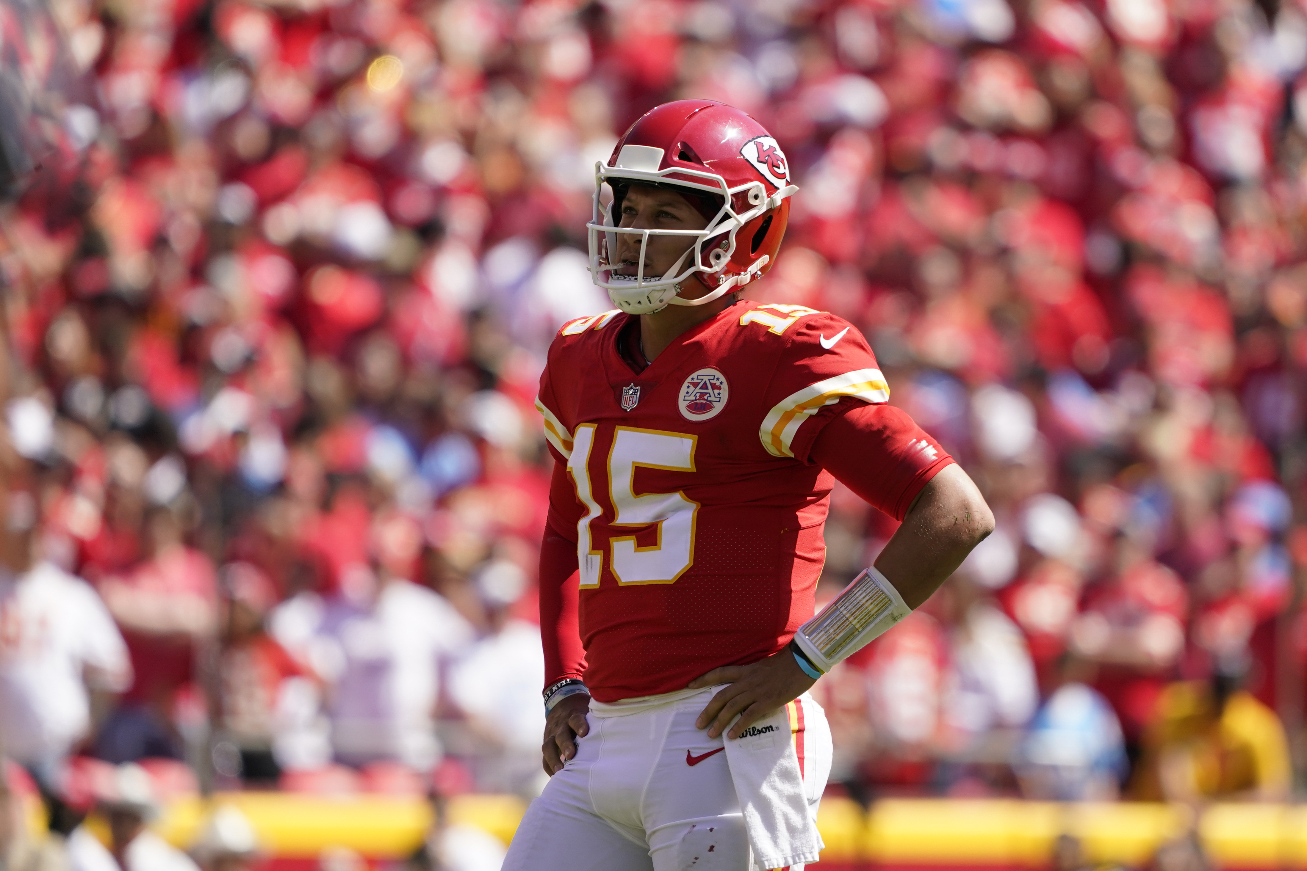 Kansas City Chiefs quarterback Patrick Mahomes (15) throws a pass during an  NFL football game against the Los Angeles Chargers, Sunday, Nov. 20, 2022,  in Inglewood, Calif. (AP Photo/Kyusung Gong Stock Photo - Alamy