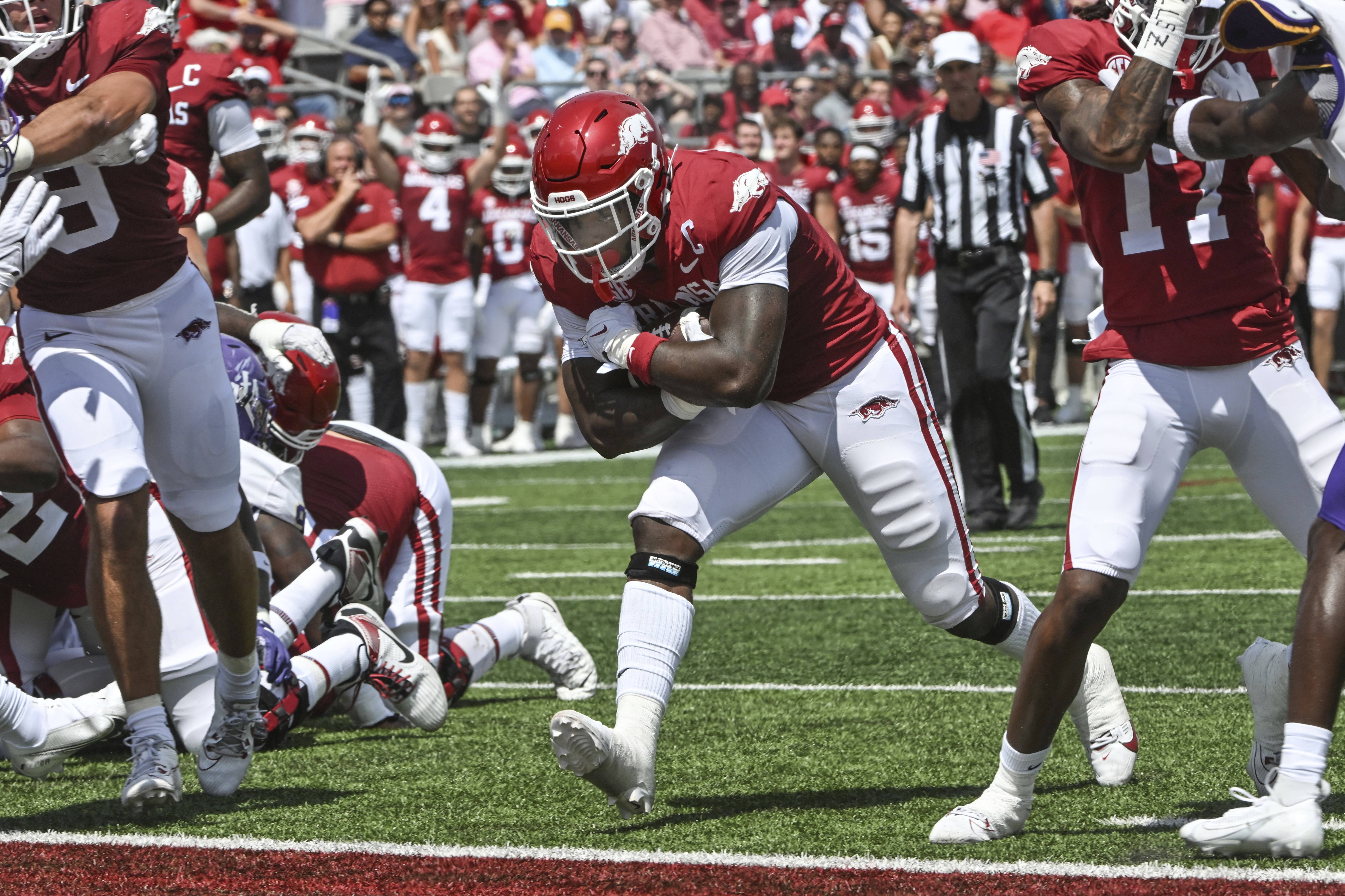 Jefferson's hot start helps Arkansas overwhelm Western Carolina 56-13