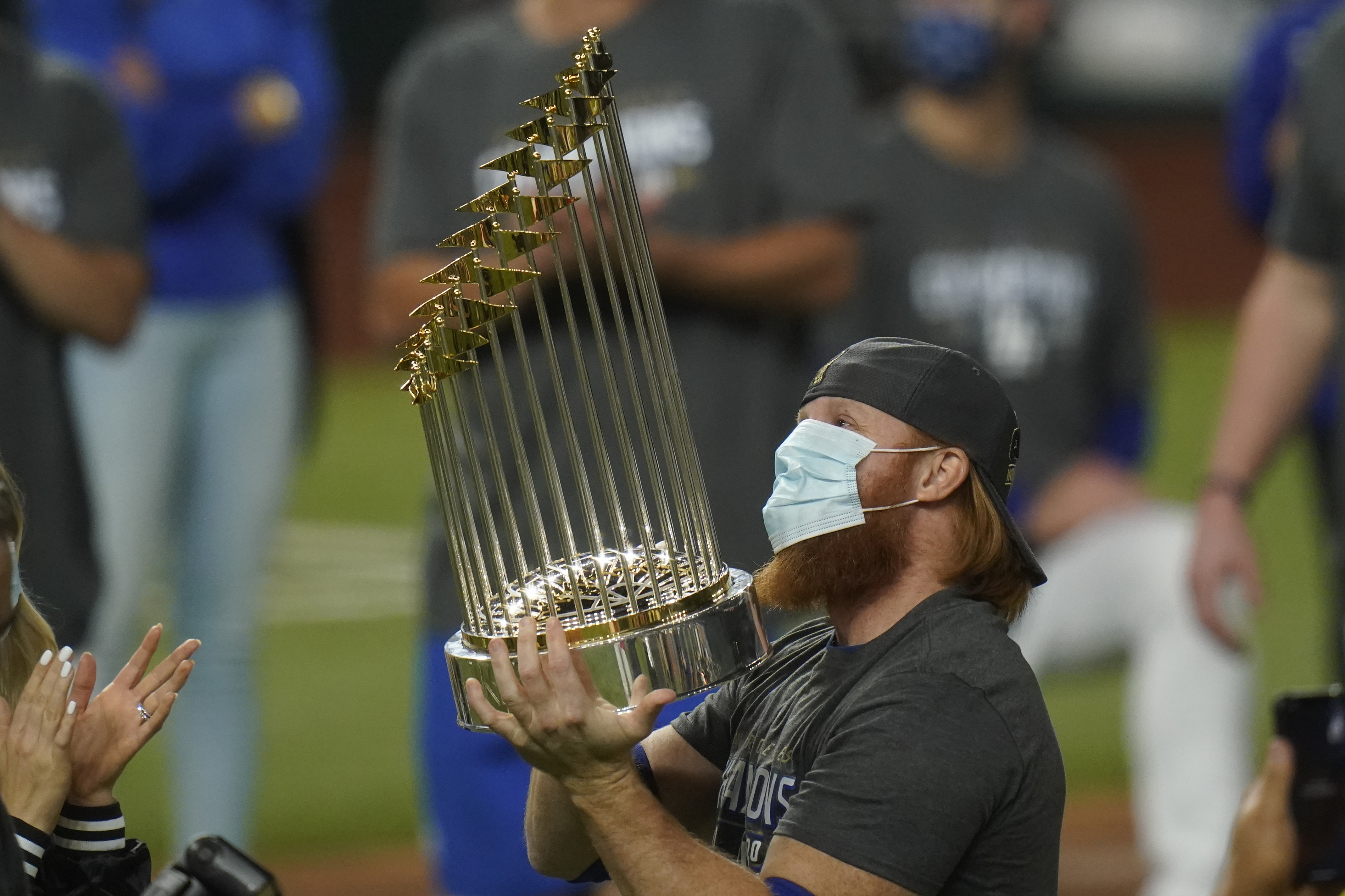 Justin Turner positive Covid-19 test: Dodgers 3B was pulled during