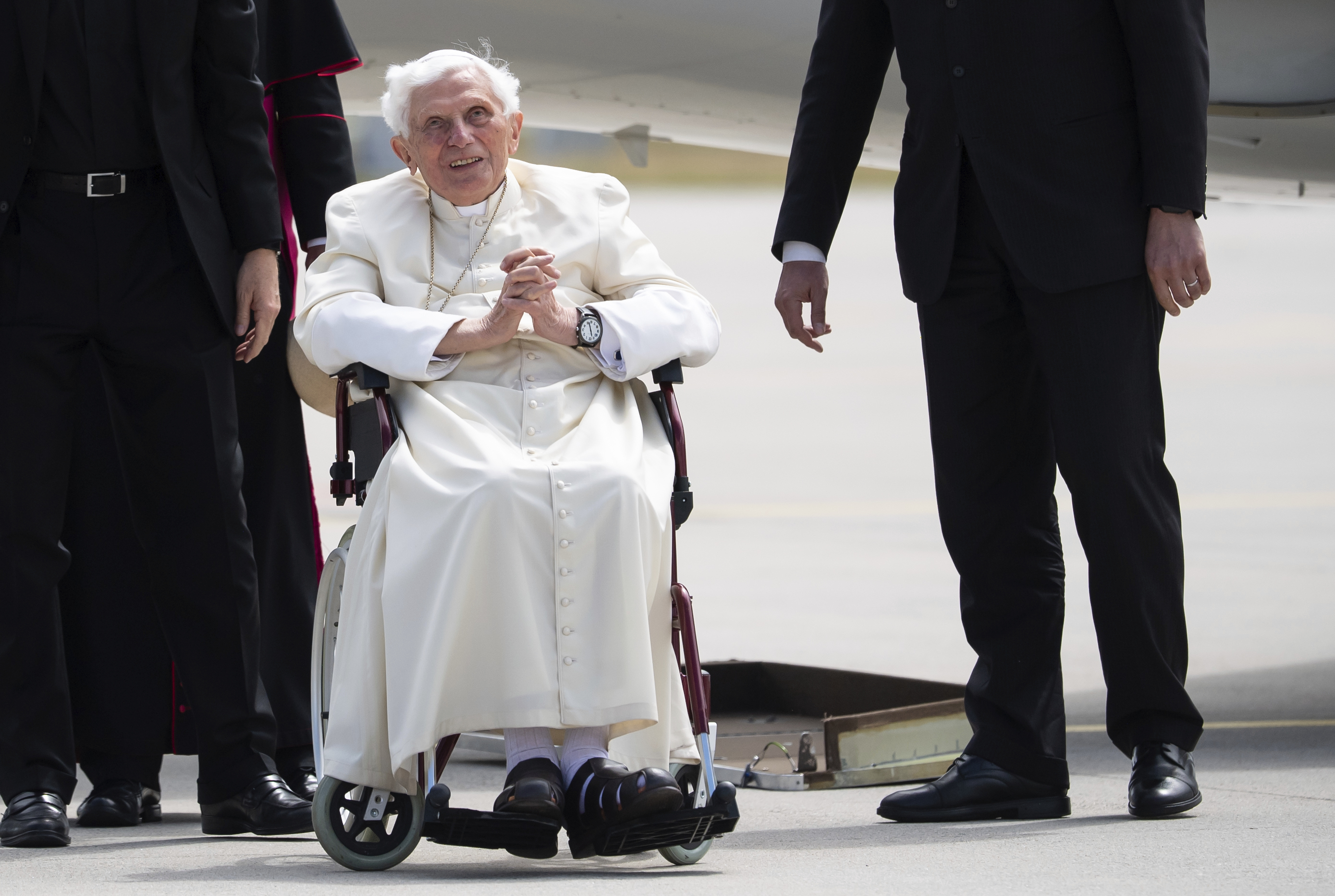 Berigelse Klinik Lyn Report: Retired Pope Benedict XVI ill after visit to Germany