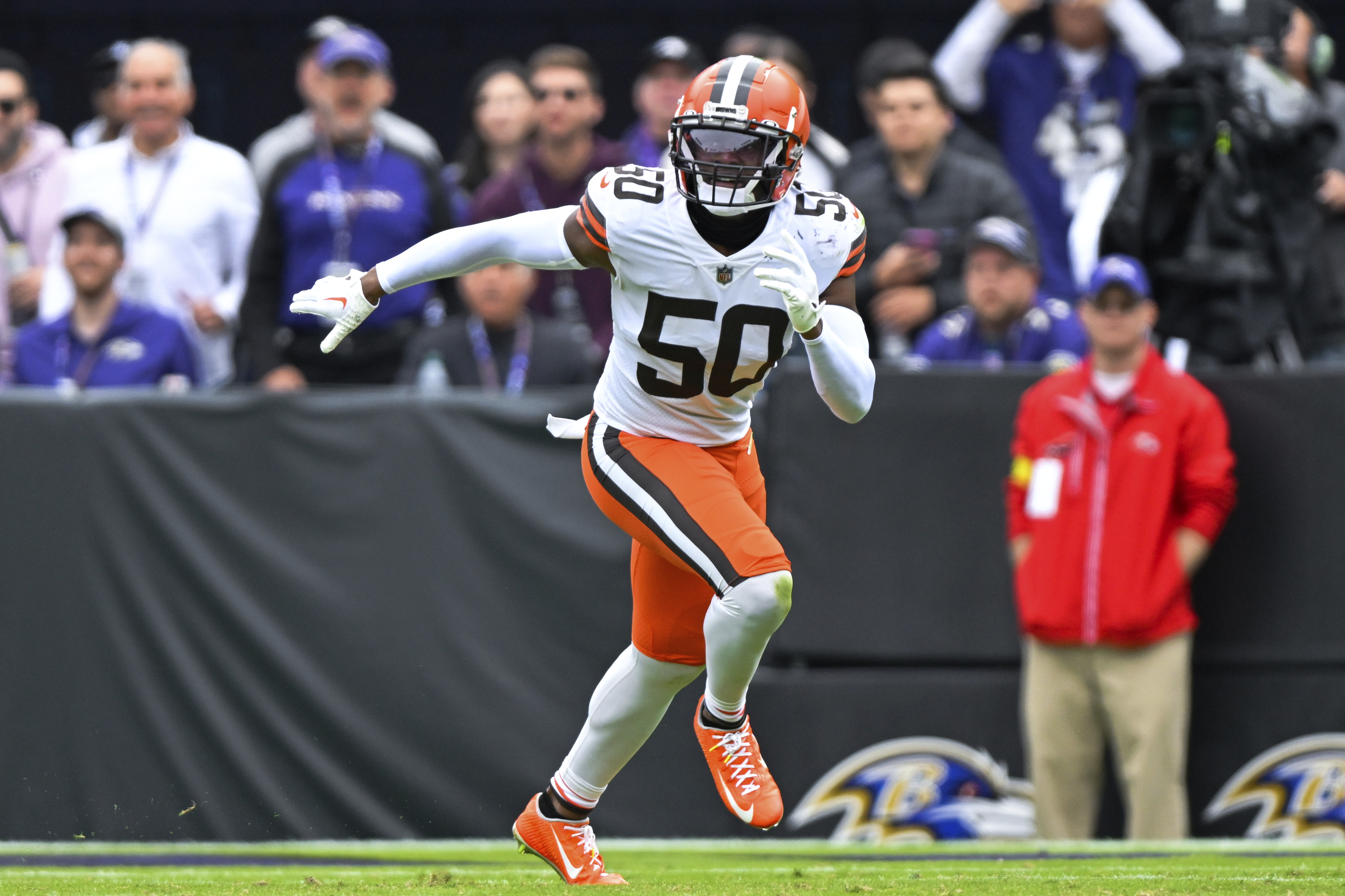 Browns LB Jacob Phillips suffers season-ending pectoral injury for second  year in a row - Dawgs By Nature