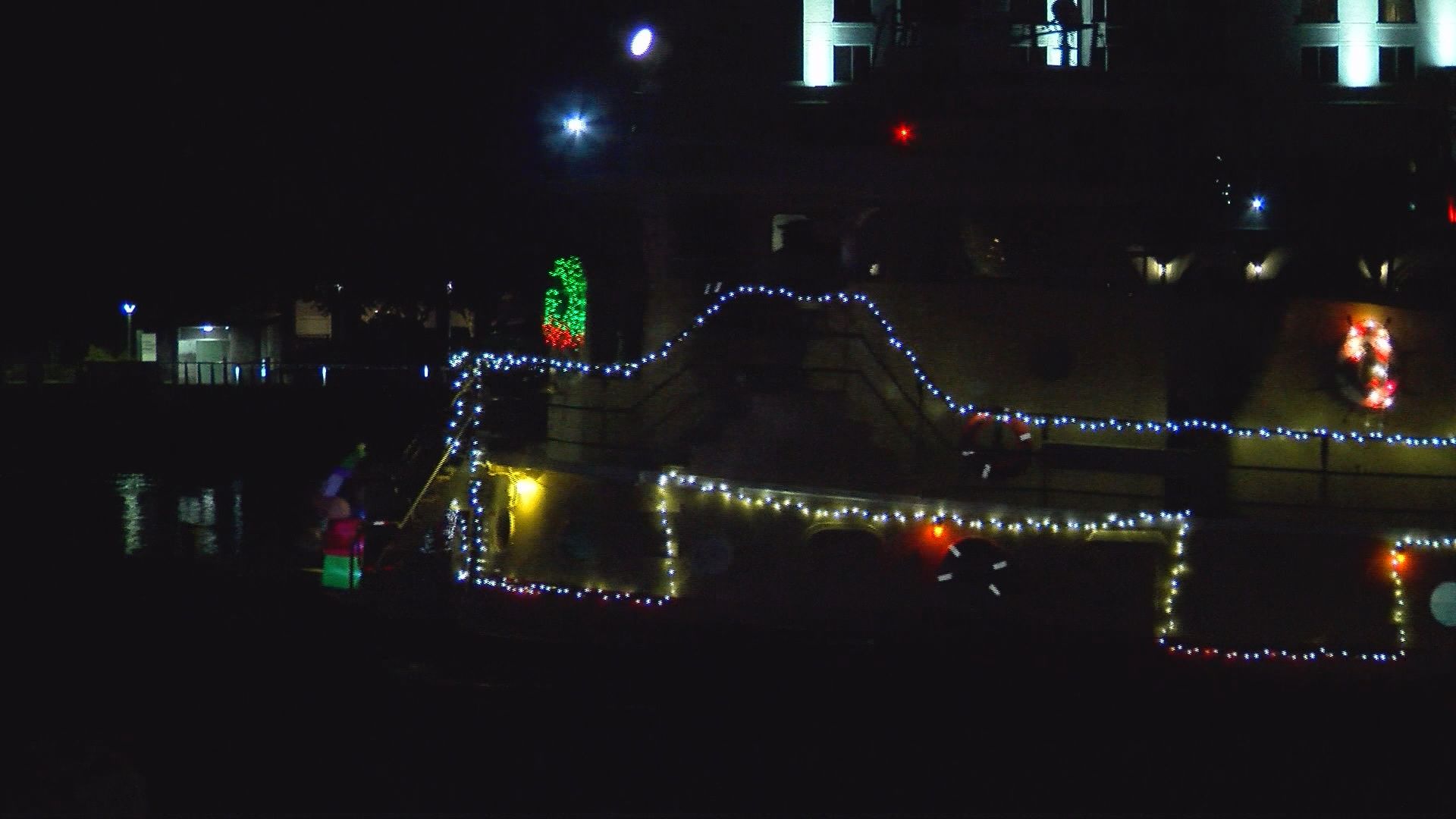 Christmas Lights Greenville Sc 2022 Crowd Enjoys A Nautical Display Of Christmas Lights On The Savannah River