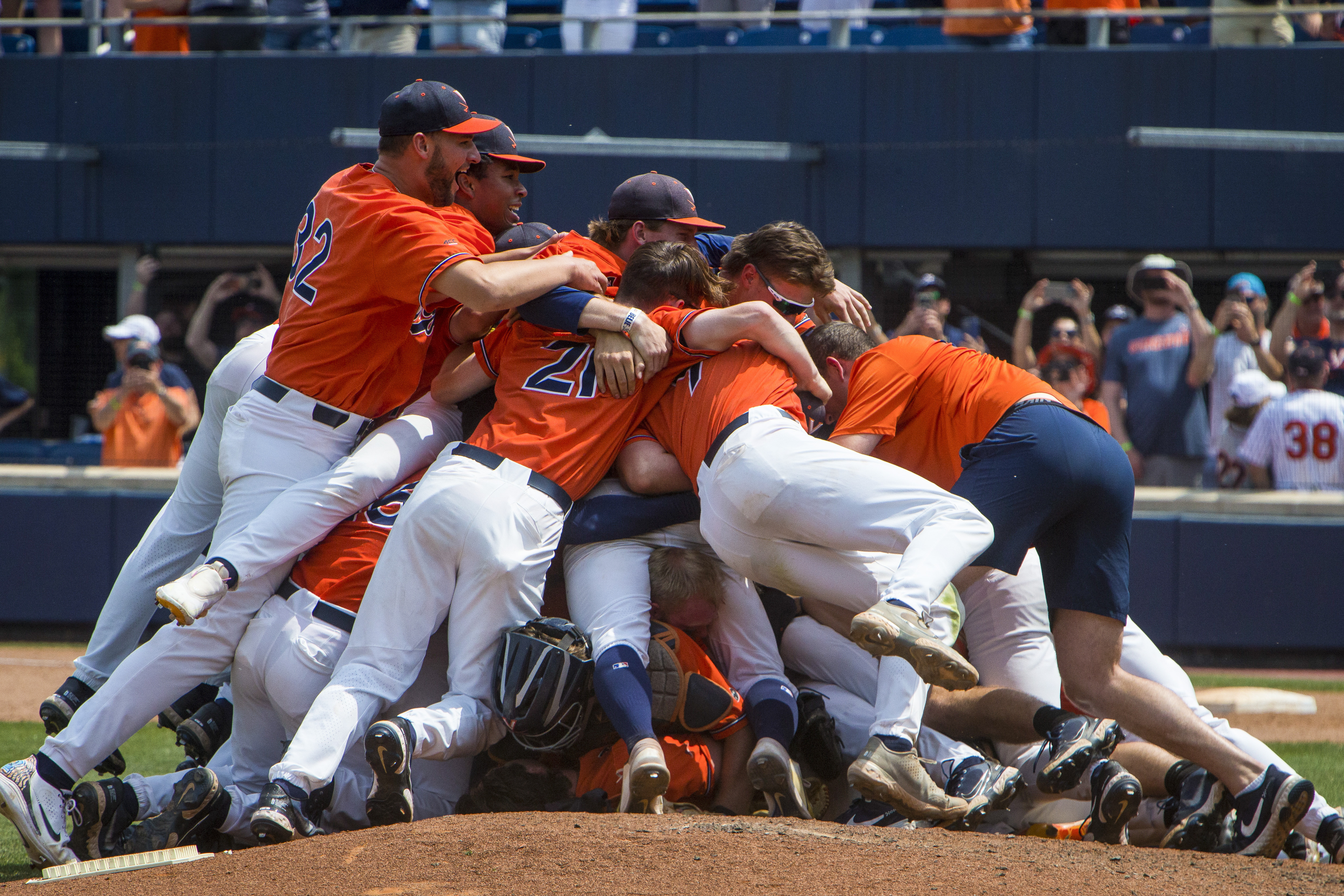 Cal State Fullerton opens College World Series against pitching