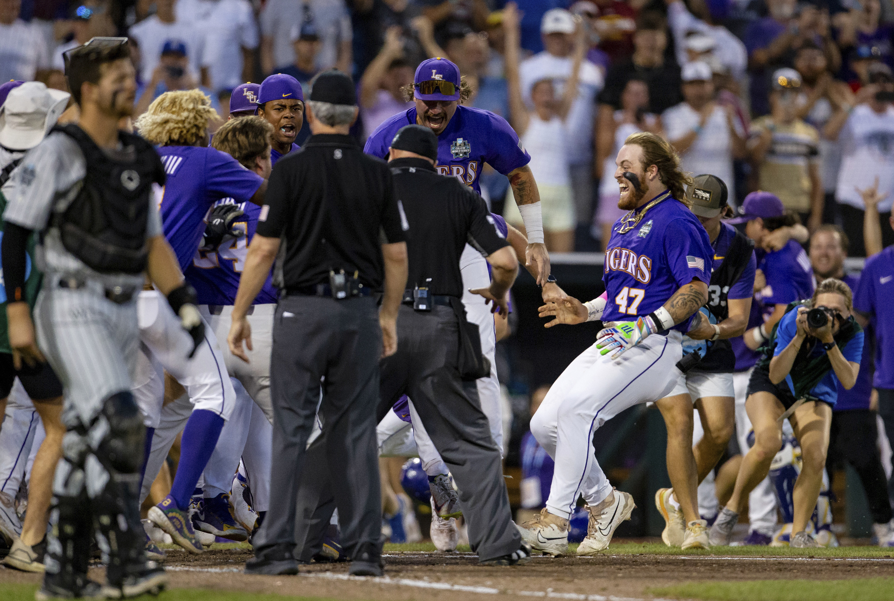 LSU Baseball on X: End 1  Dylan ties it up for the Tigers. ARK