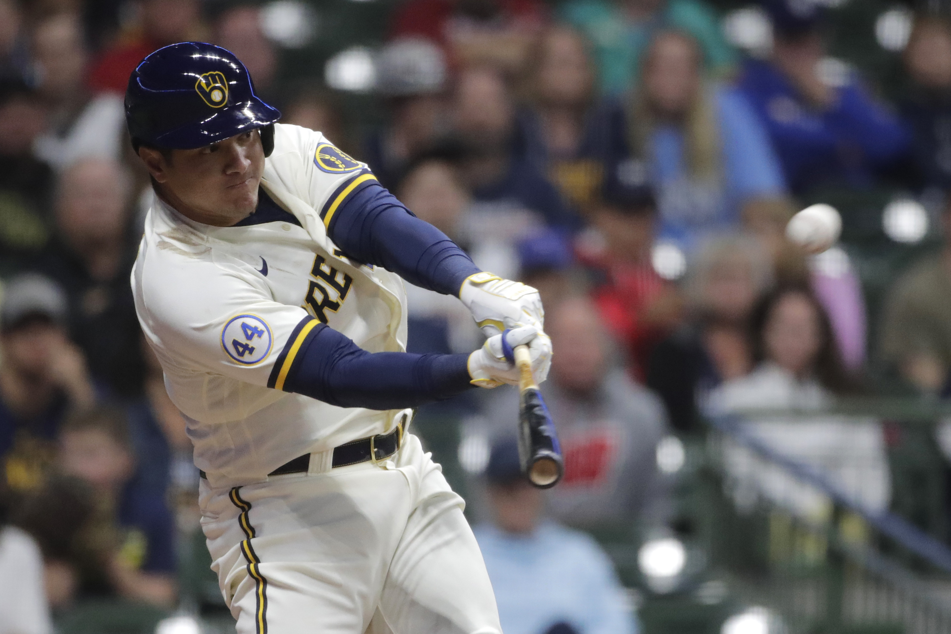 Brewers beat Reds, release Cain