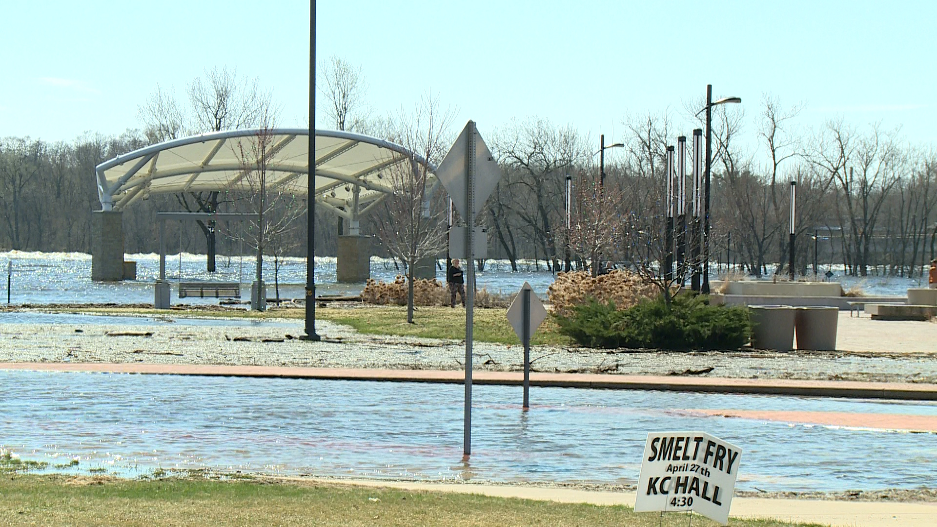 Flooding in Chippewa Falls submerging River Front Park draws in crowds