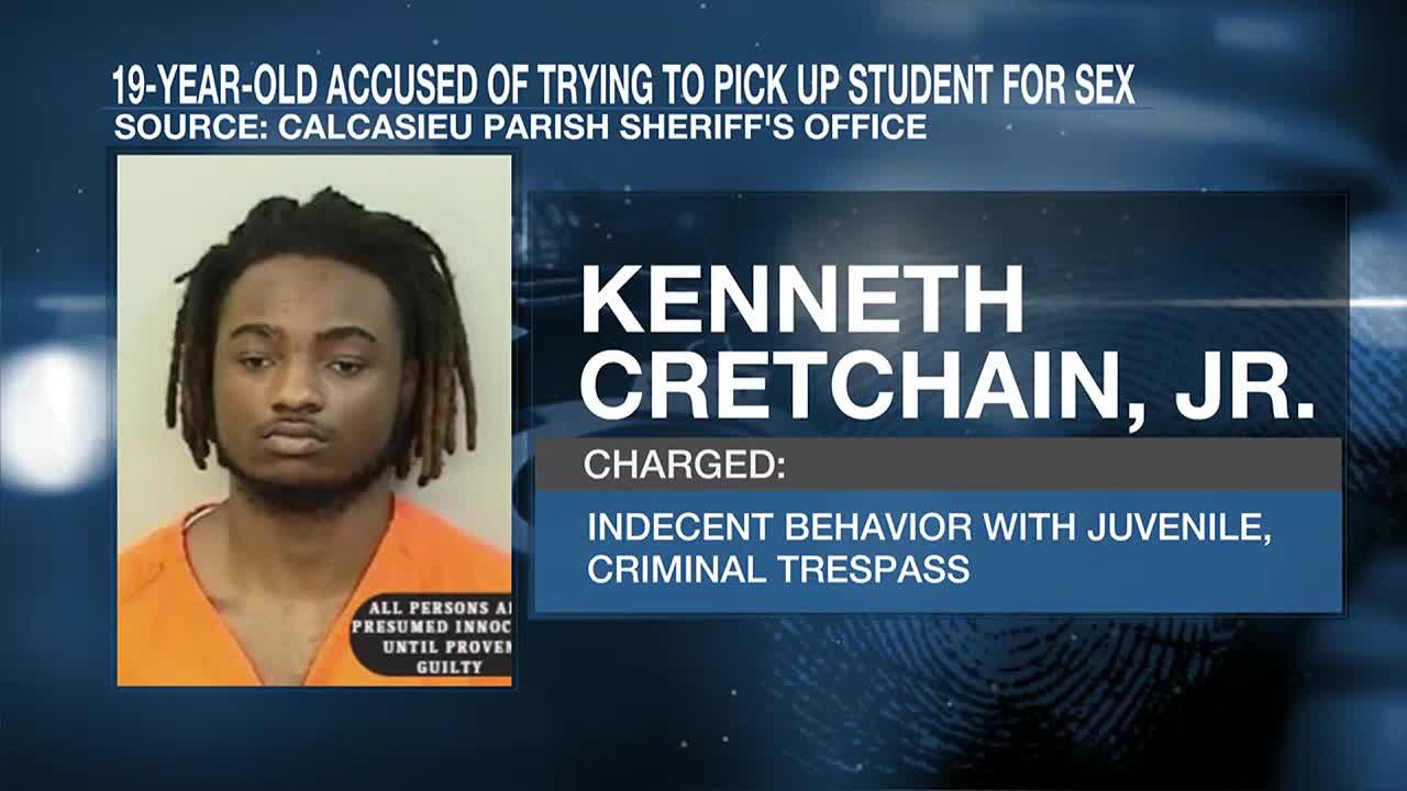 19-year-old accused of attempting to pick up student at high school for sex