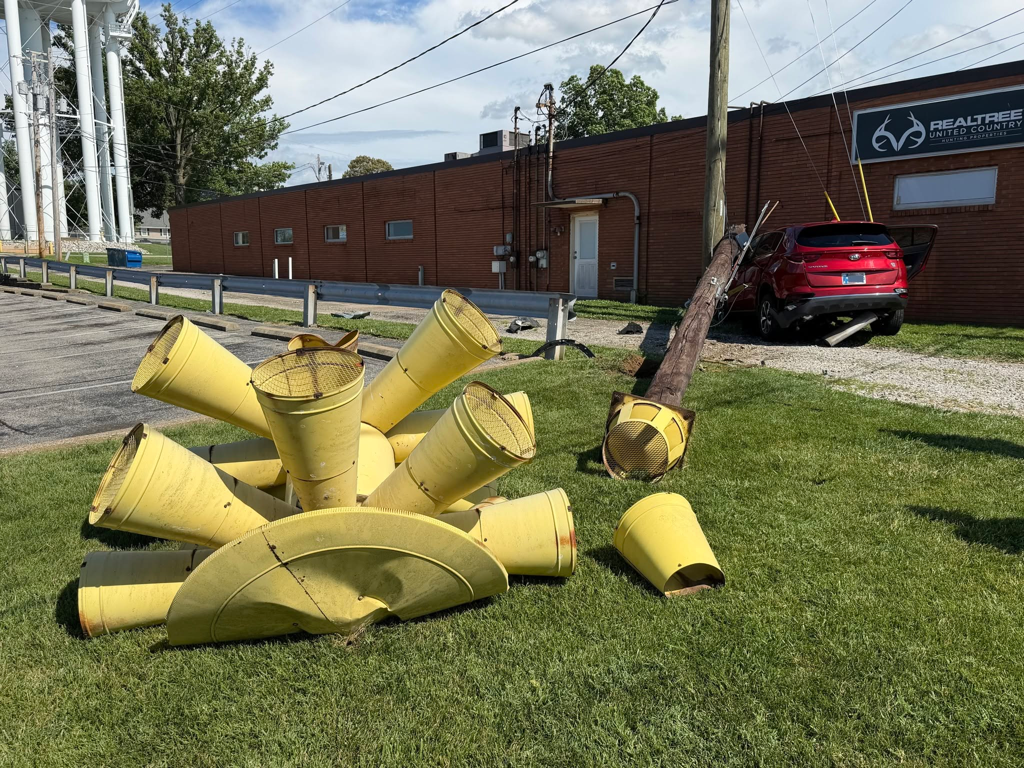Storm siren destroyed by crash in Evansville, officials say