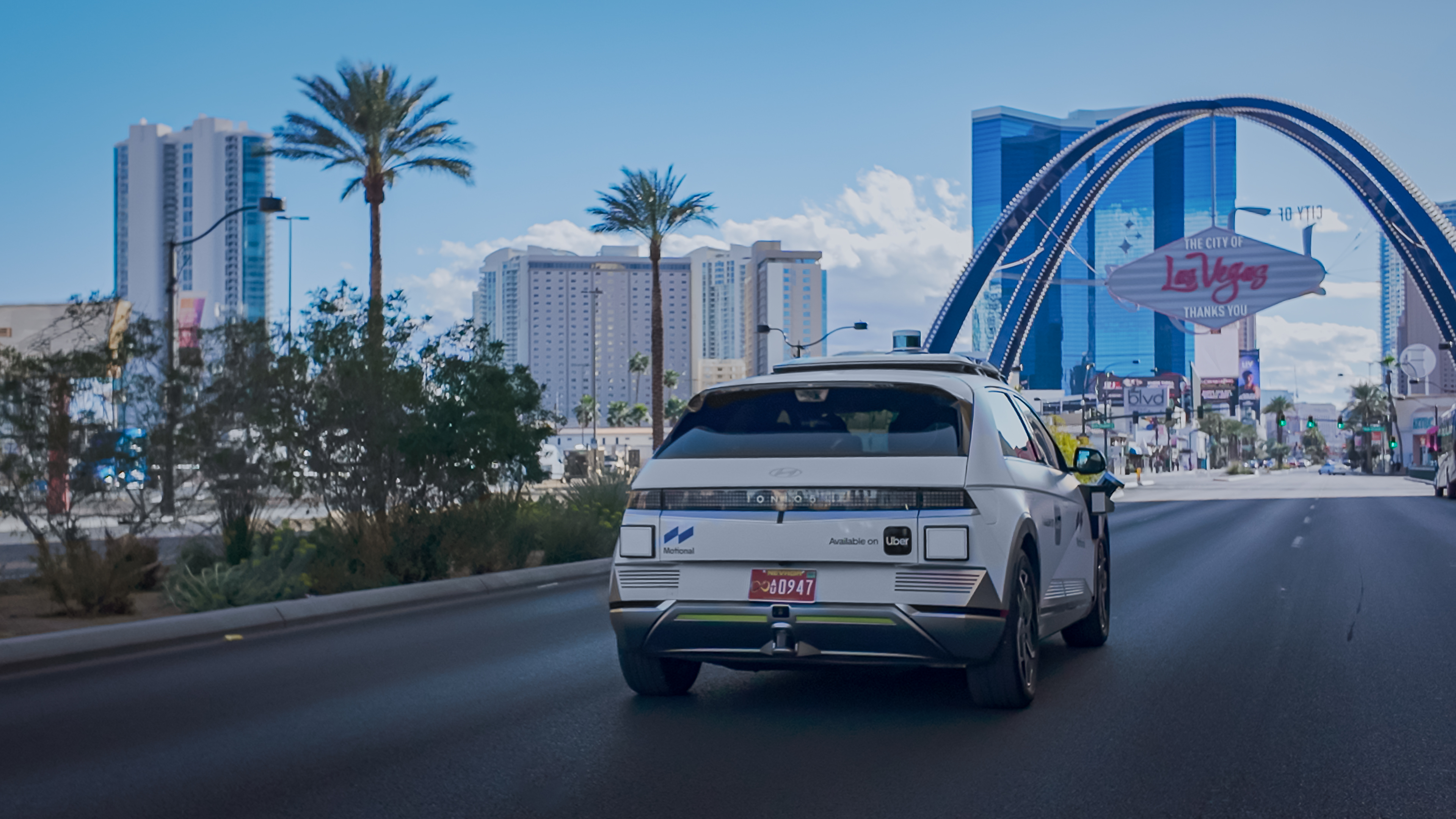 Tesla, Uber і Waymo отримали дозвіл на тисячі роботаксі в Неваді: Лас-Вегас стає новим полігоном автономних авто