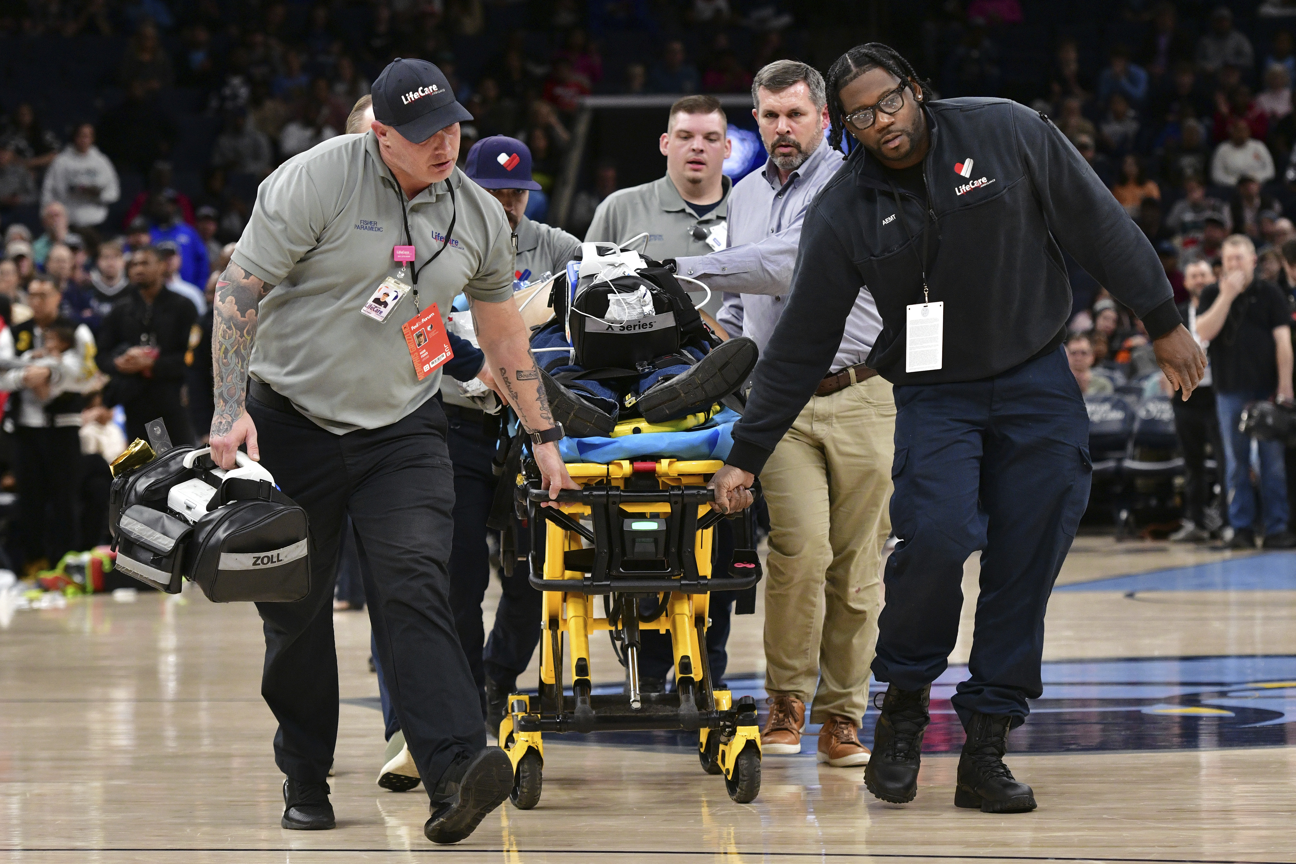 Medics attend to fan who collapsed courtside at Spurs, Grizzlies game