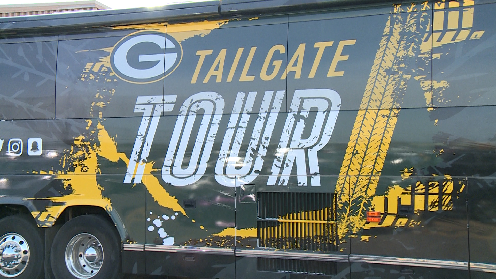 Tickets now on sale for Packer Tailgate Tour in Eau Claire