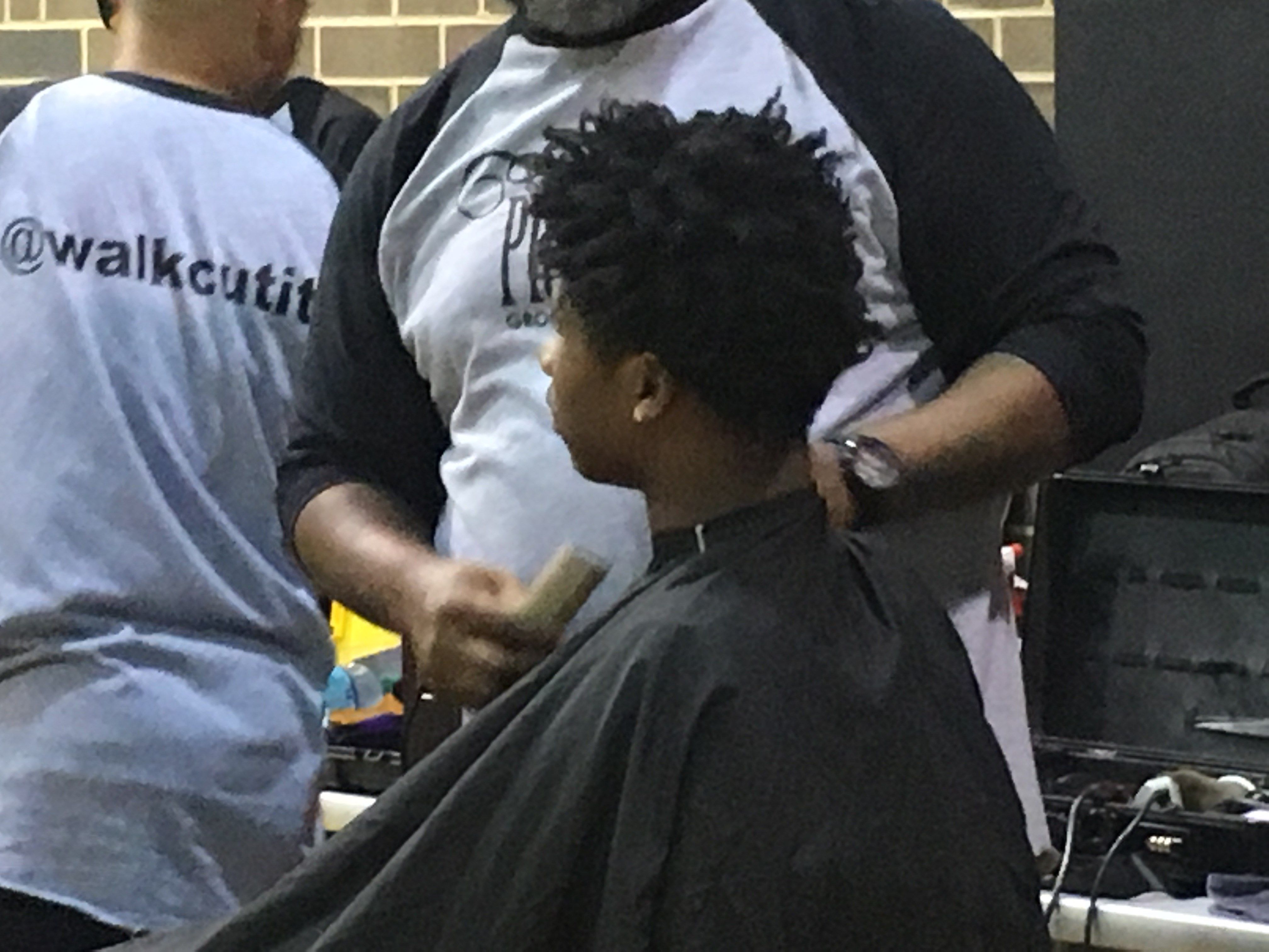 Deer Park barber gives 100 kids free haircut for first day of school