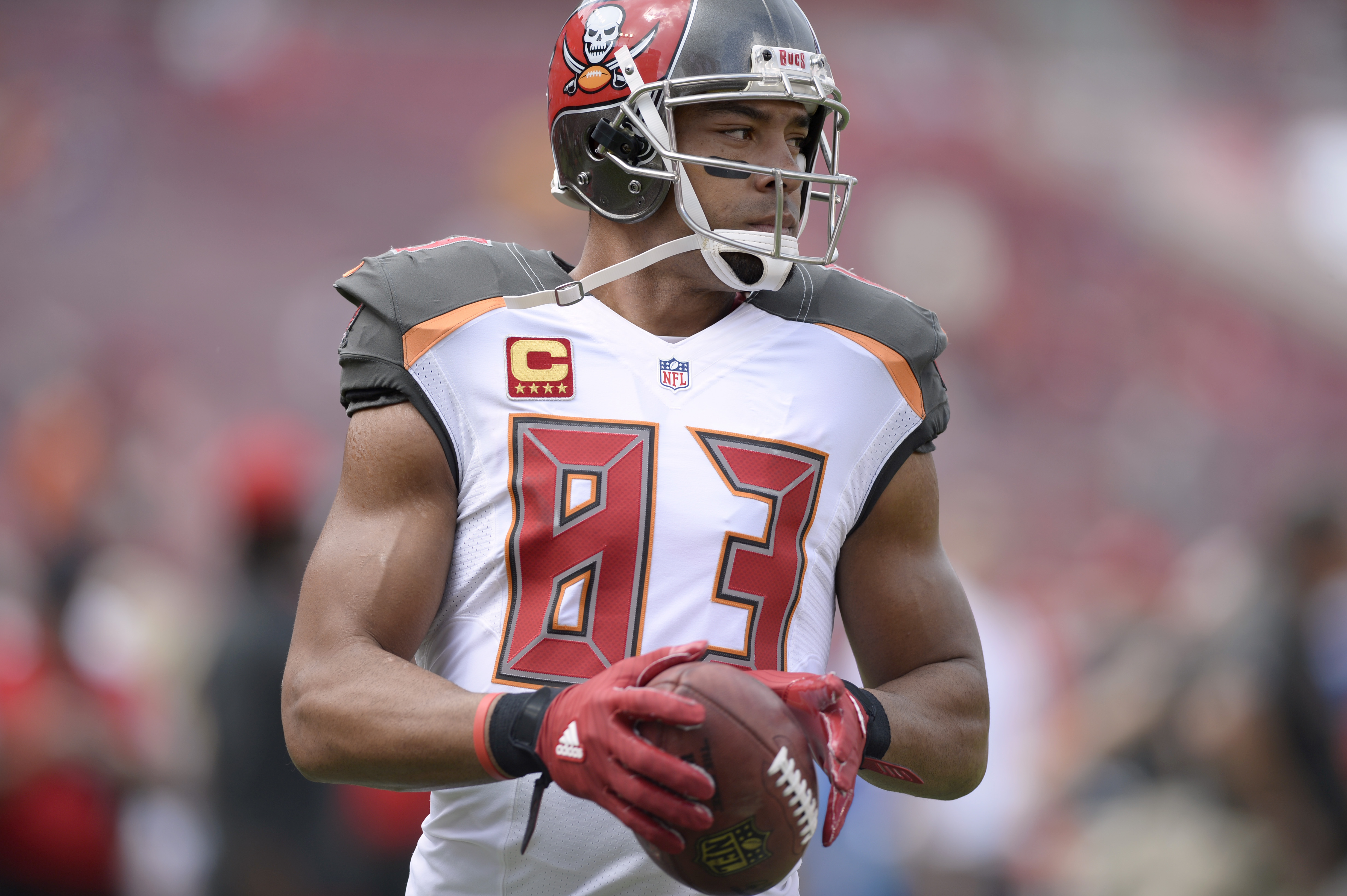 Fans, Athletes pay tribute to Vincent Jackson