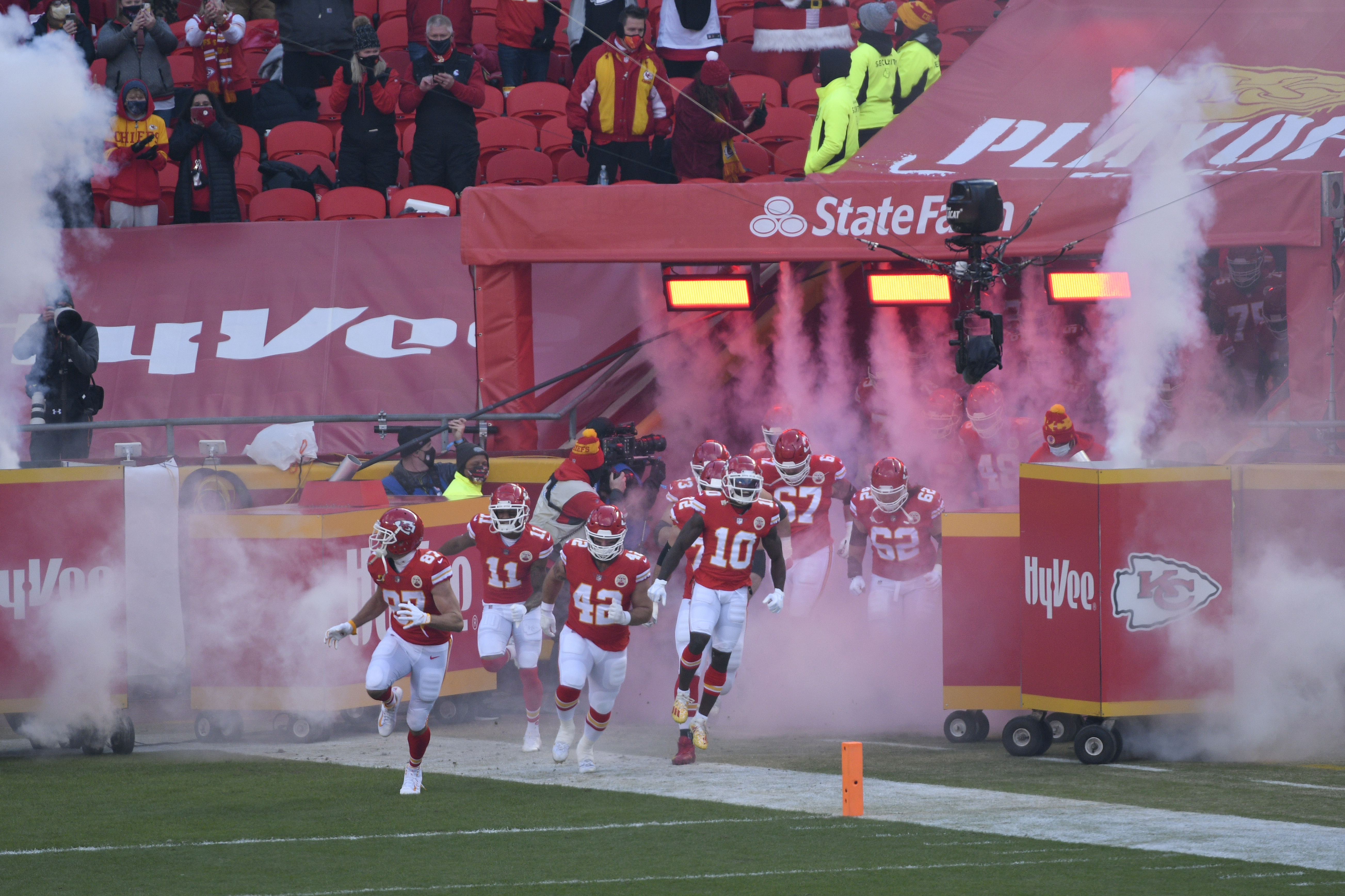 Chiefs beat Browns late with two touchdowns in 3:06