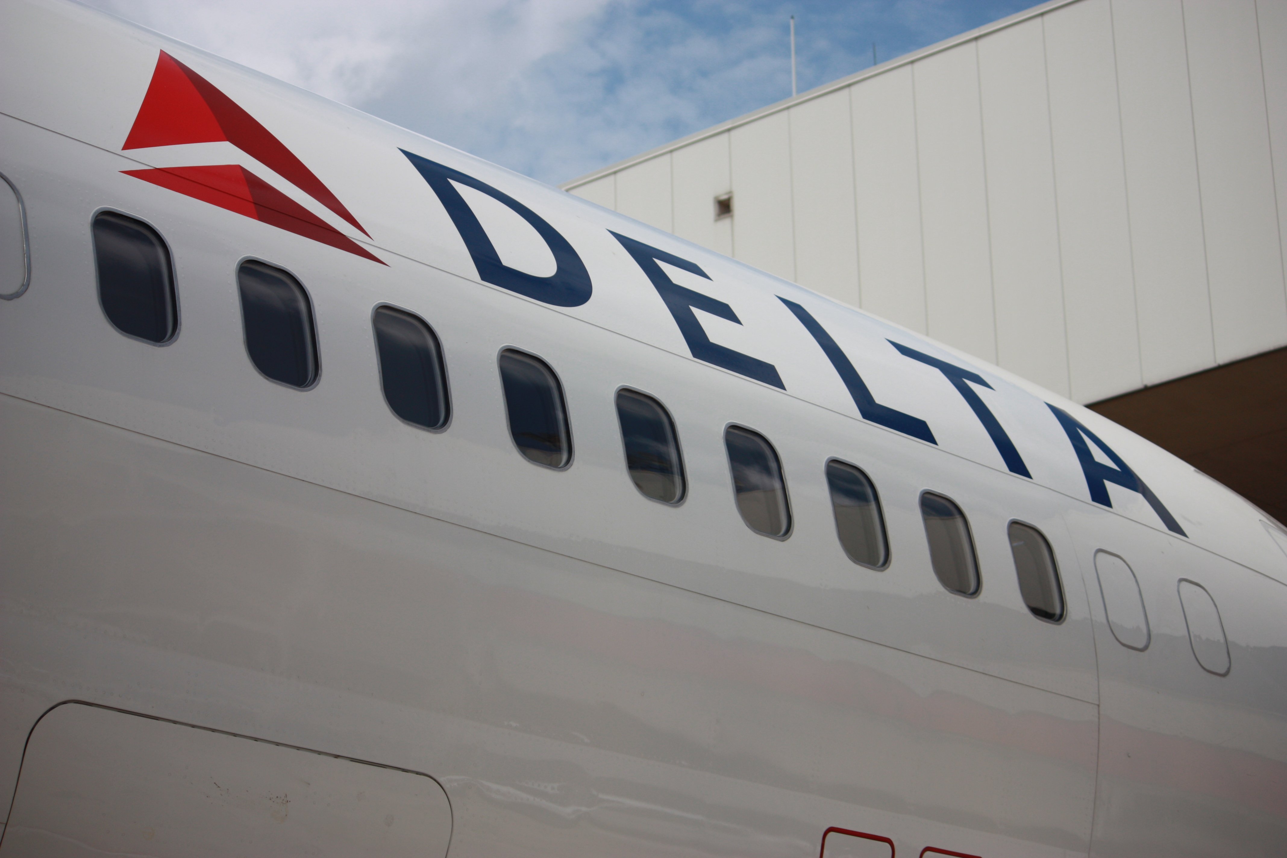 delta airlines lost item on plane