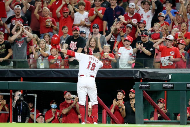 Joey Votto homers, becomes fifth player with 1,000 RBIs in