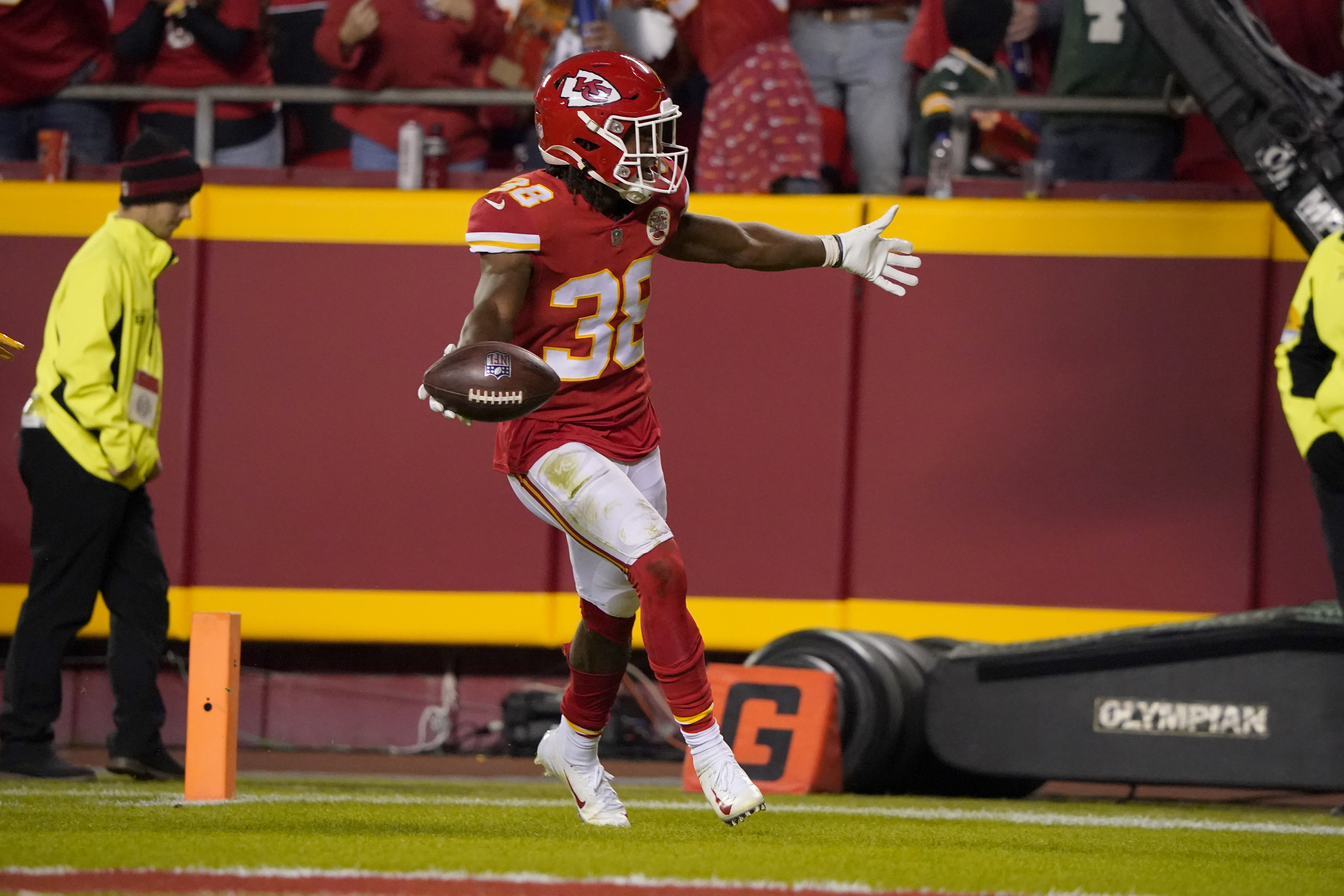 Kansas City Chiefs cornerback L'Jarius Sneed (38) defends in the