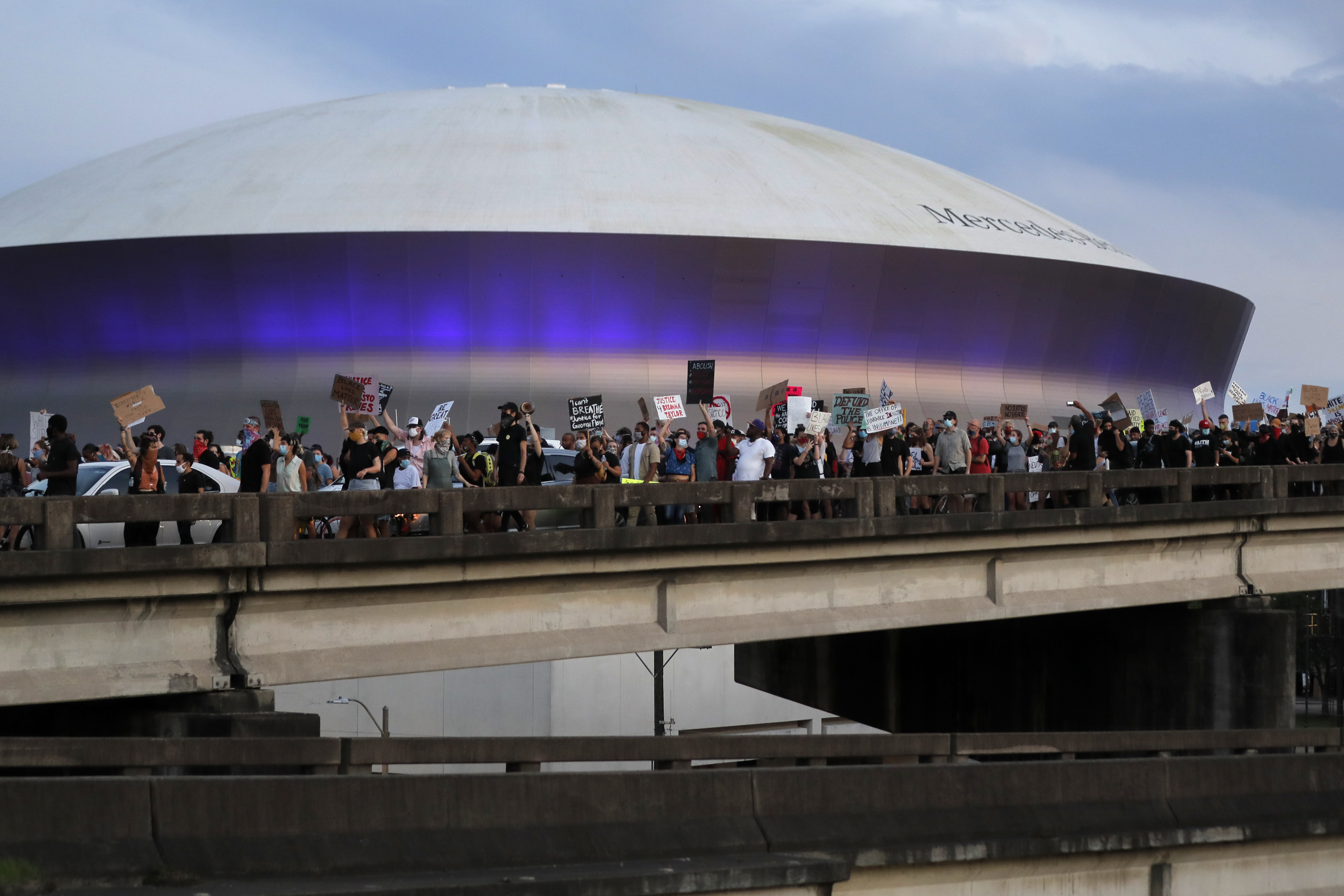 Superdome Will Light Up To Pay Tribute To George Floyd