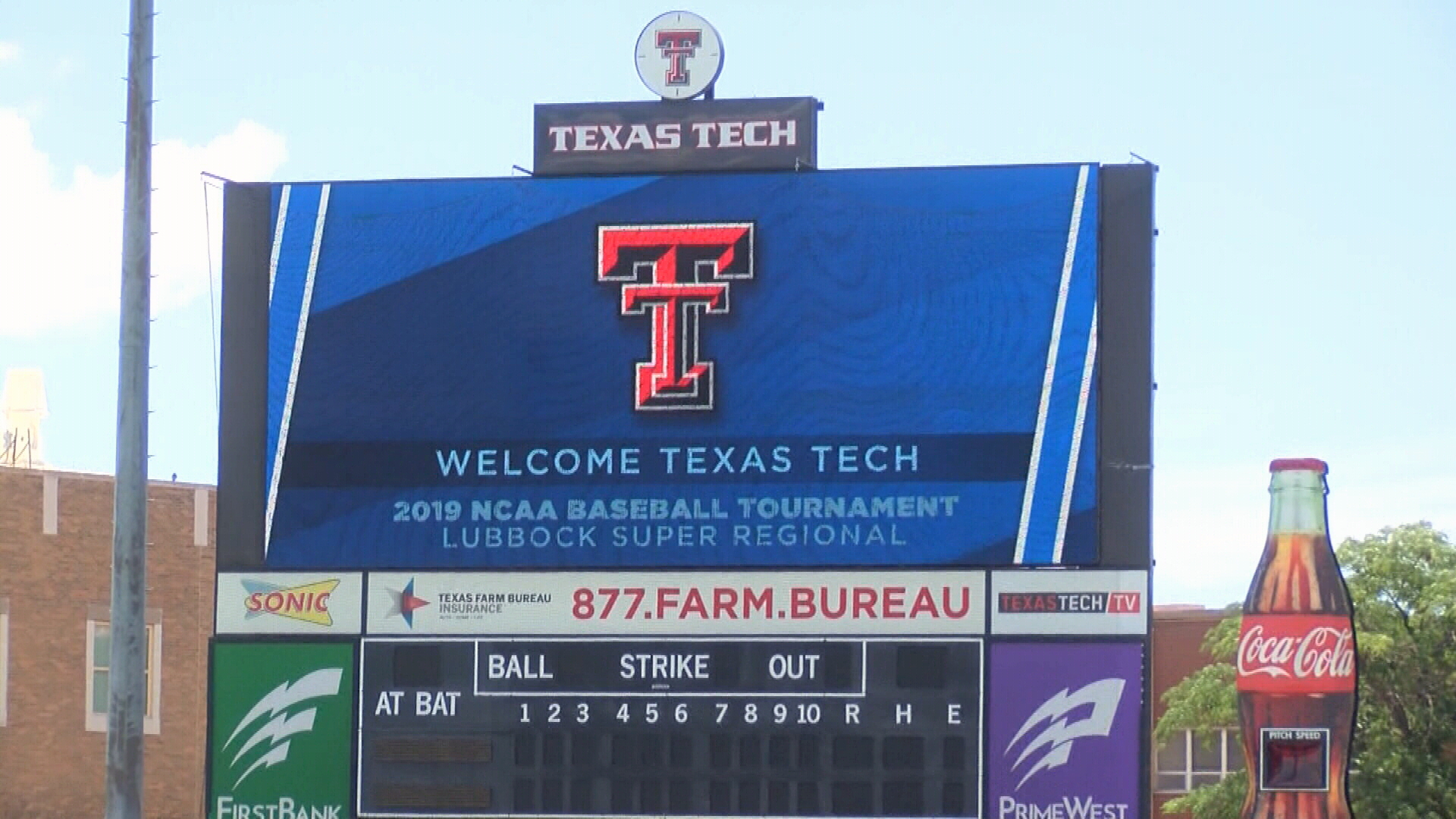 SUPER! Texas sweeps through Coral Gables regional in NCAA tournament to  advance to super regionals - On3