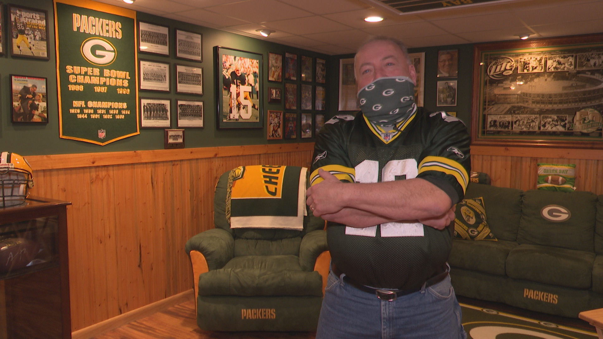 MUST SEE: The ultimate Green Bay Packers fan cave