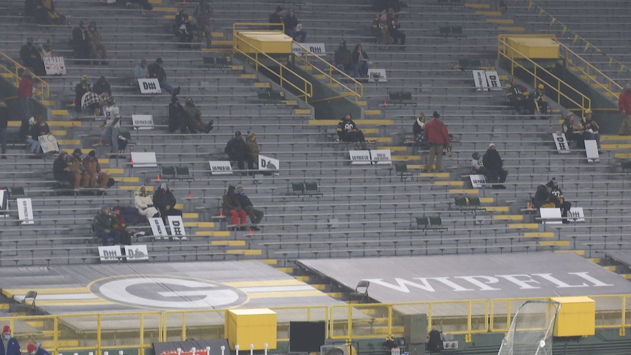 Some fans struggle with mobile tickets at Lambeau Field