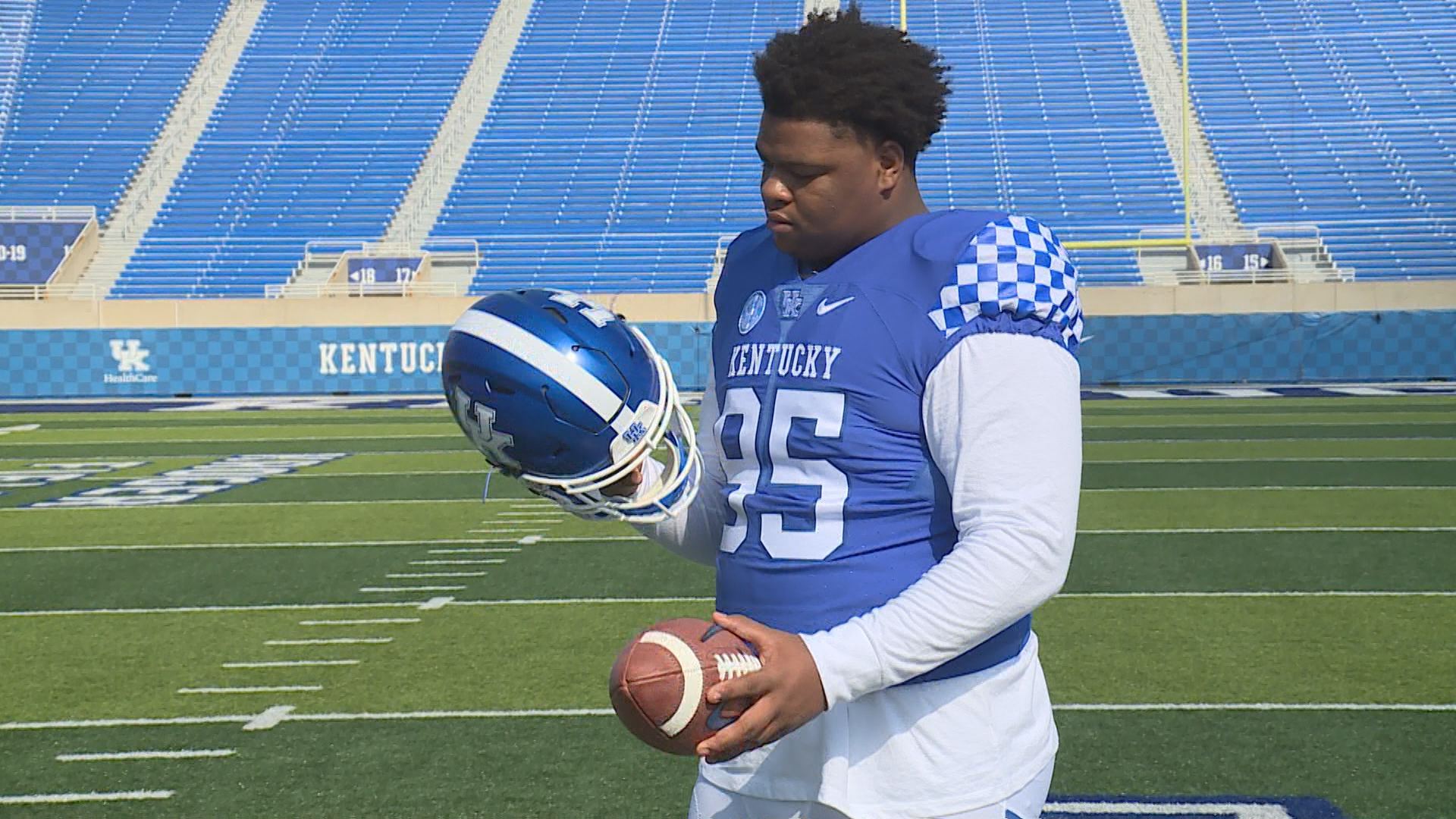 Quinton Bohanna injured in Kentucky-Tennessee football game