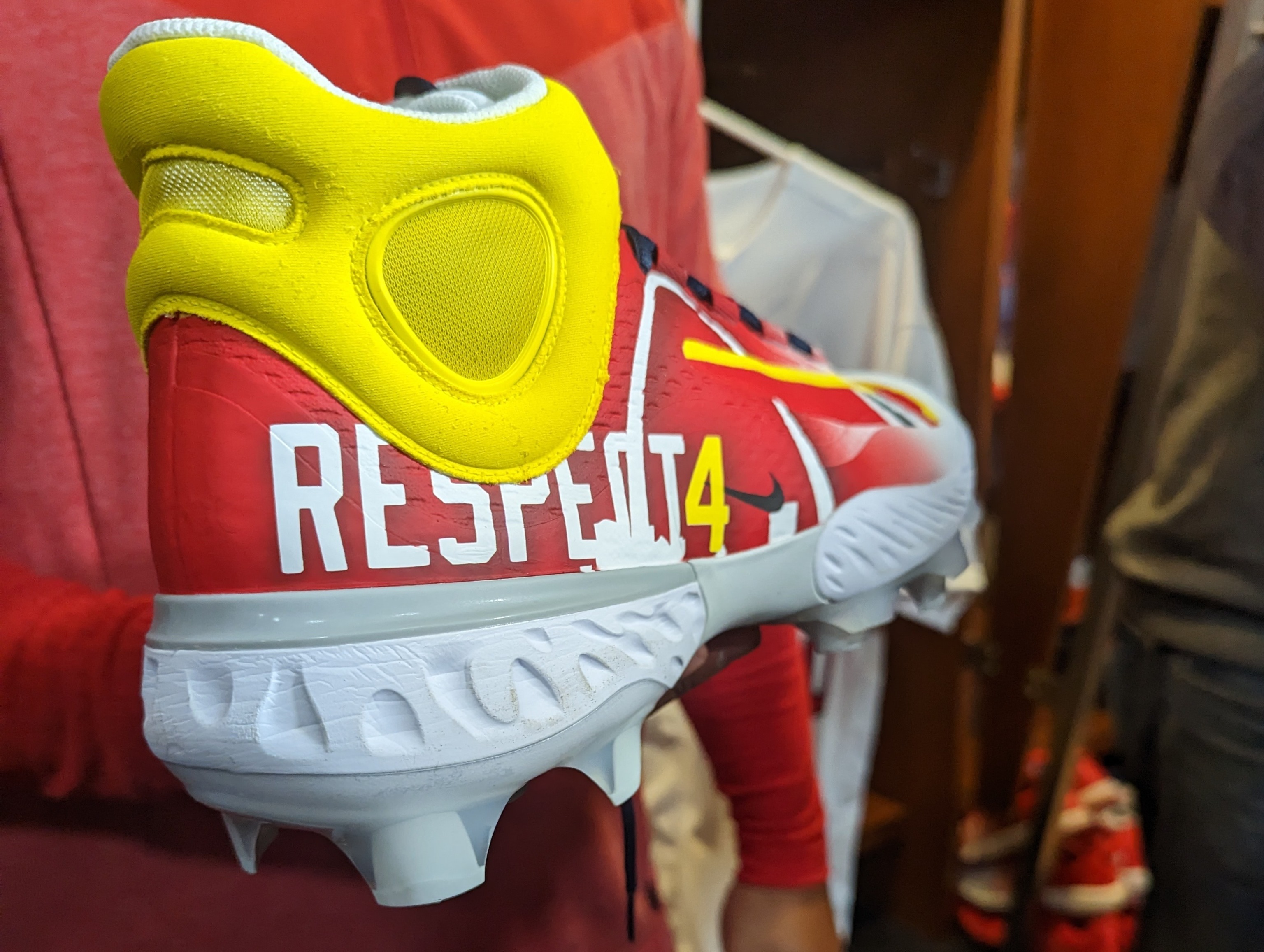 In his footsteps: Cardinals' Contreras honors Yadi with special cleats for  opening day