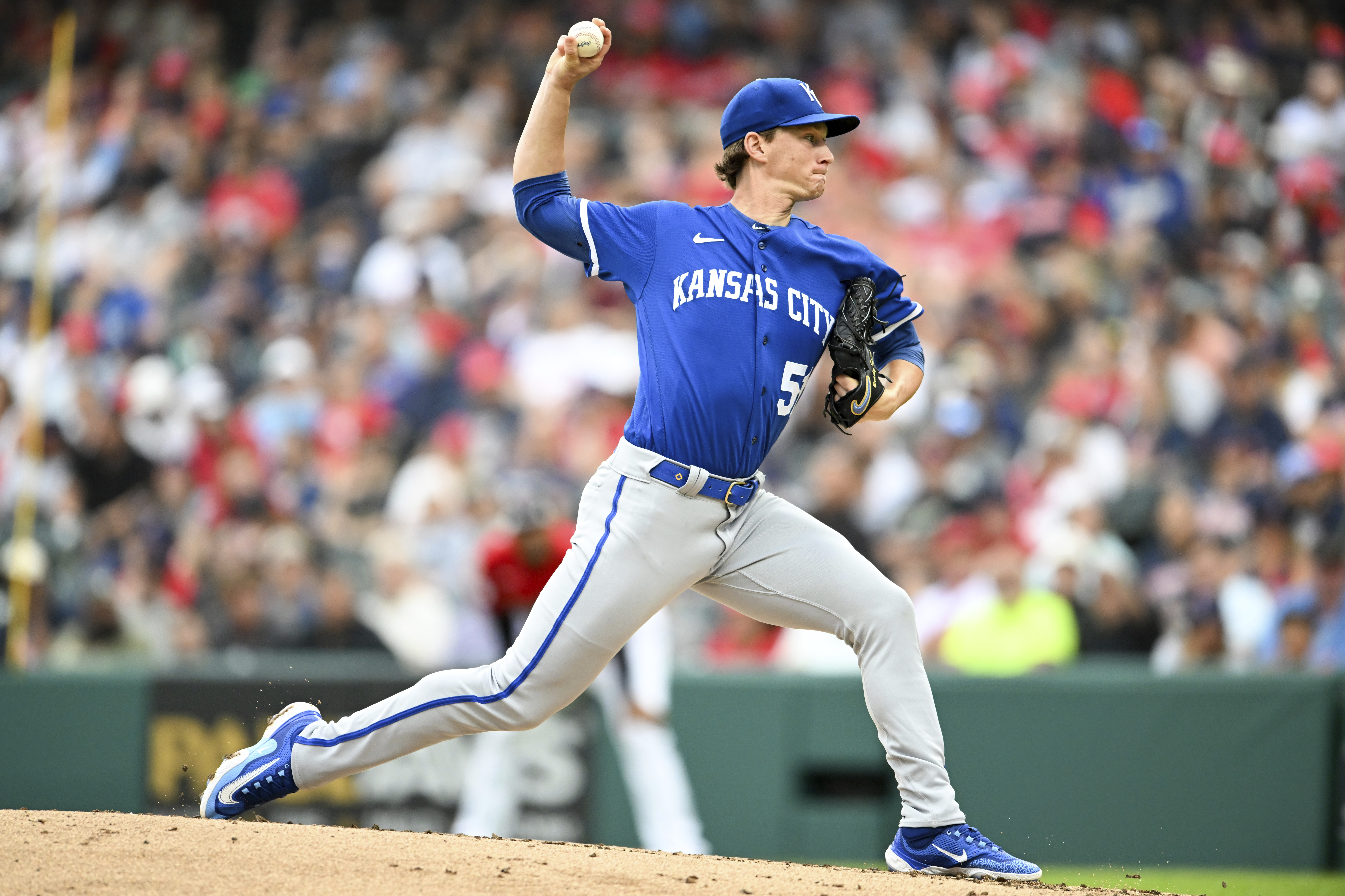 Singer leads Royals to 5-2 victory and series win vs Tigers