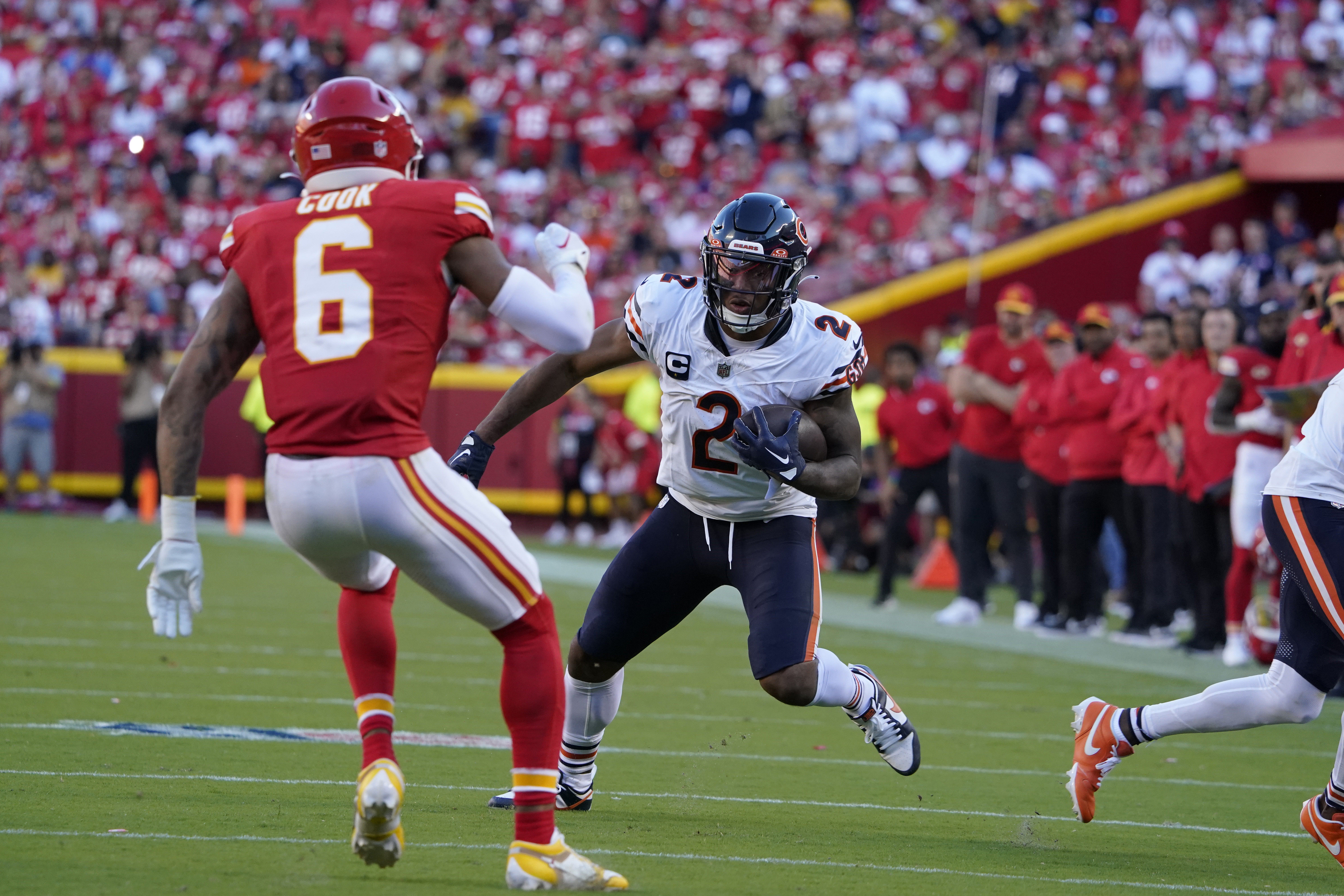 Patrick Mahomes throws 3 TD passes, Taylor Swift celebrates as Chiefs rout  Bears 41-10