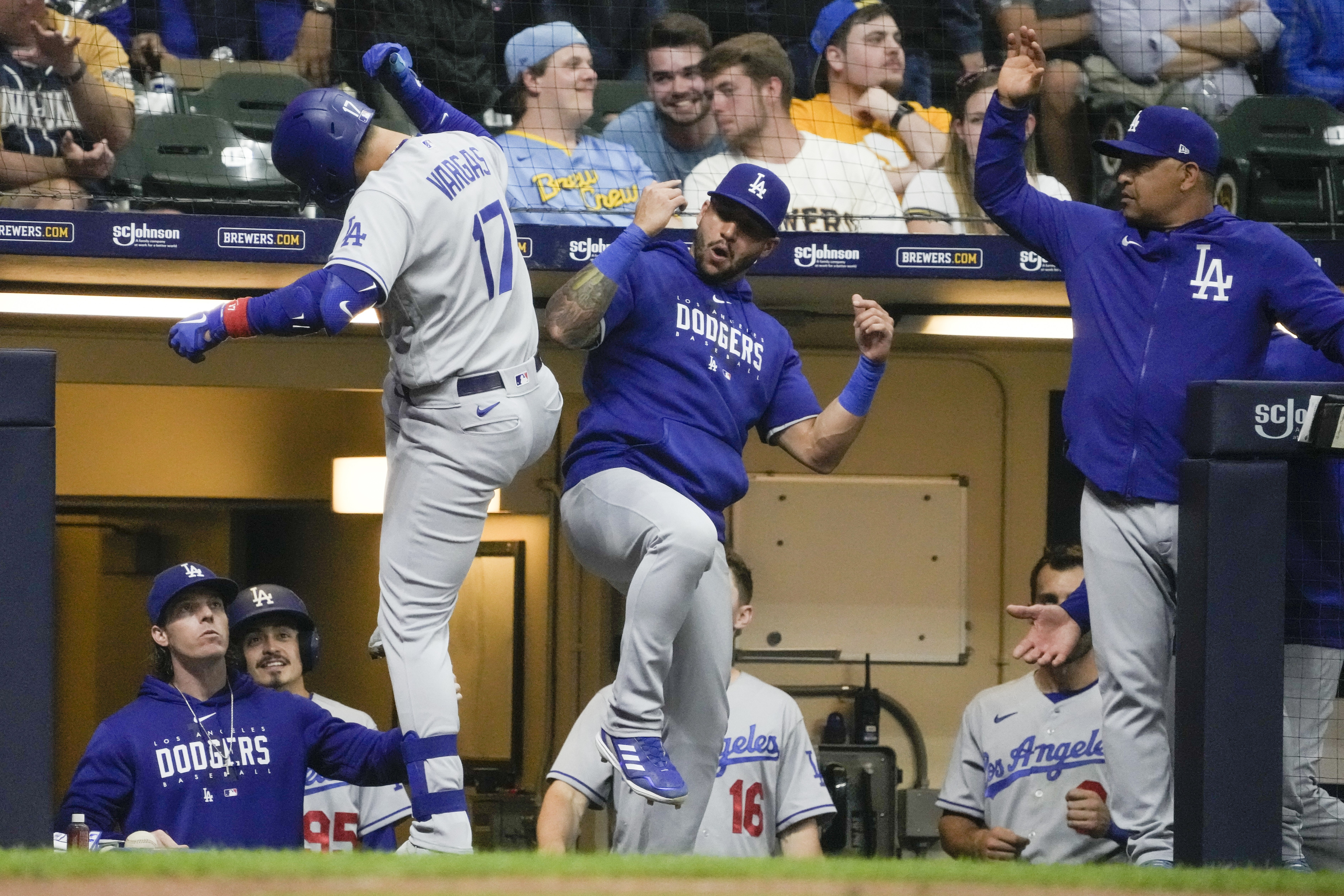 Vargas, Dodgers Beat Padres 5-2 for 108th Win - Bloomberg