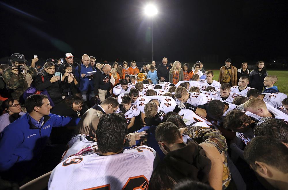 Praying football coach asking Supreme Court for his job back