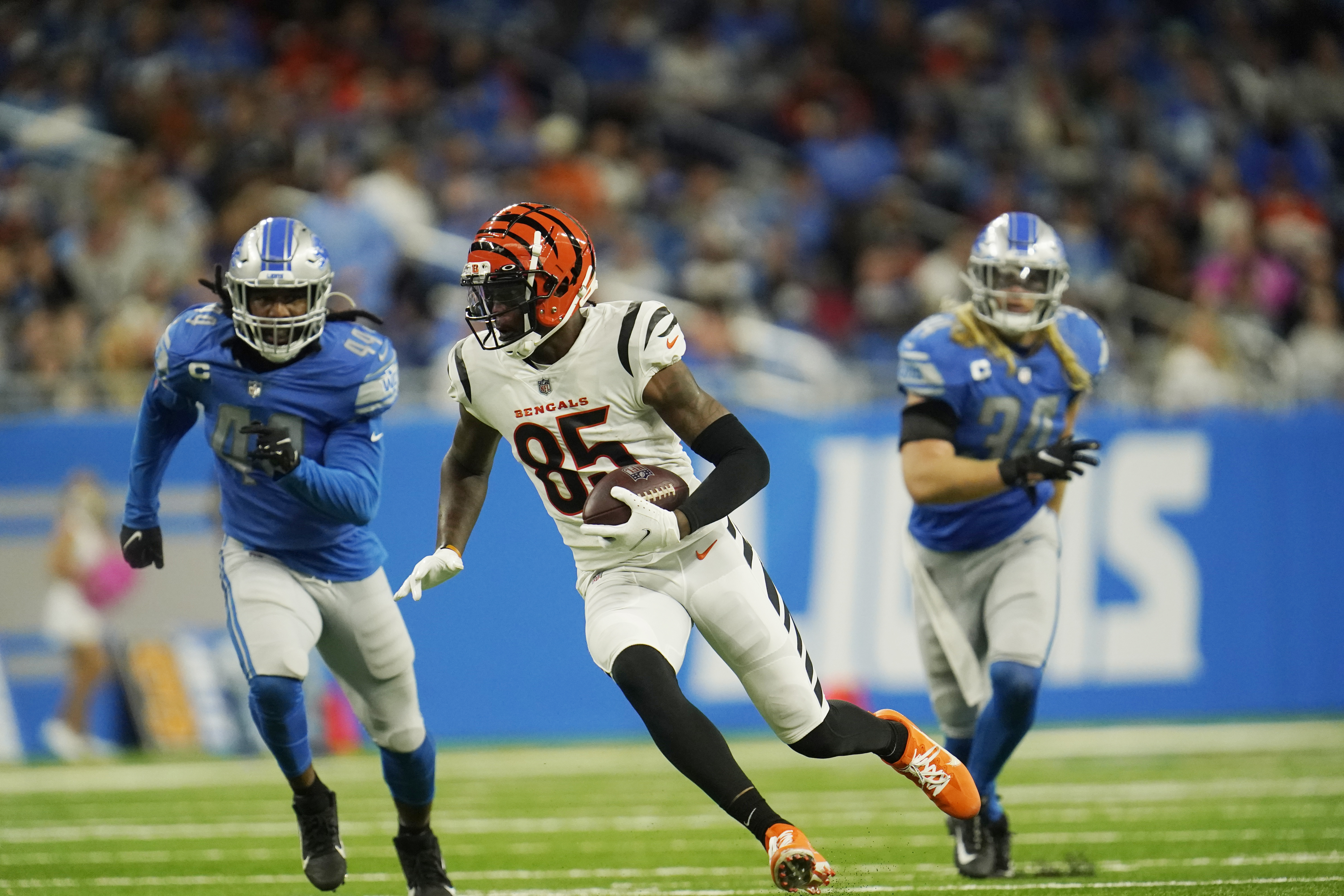 Cincinnati Bengals wide receiver Tee Higgins (85) runs for a