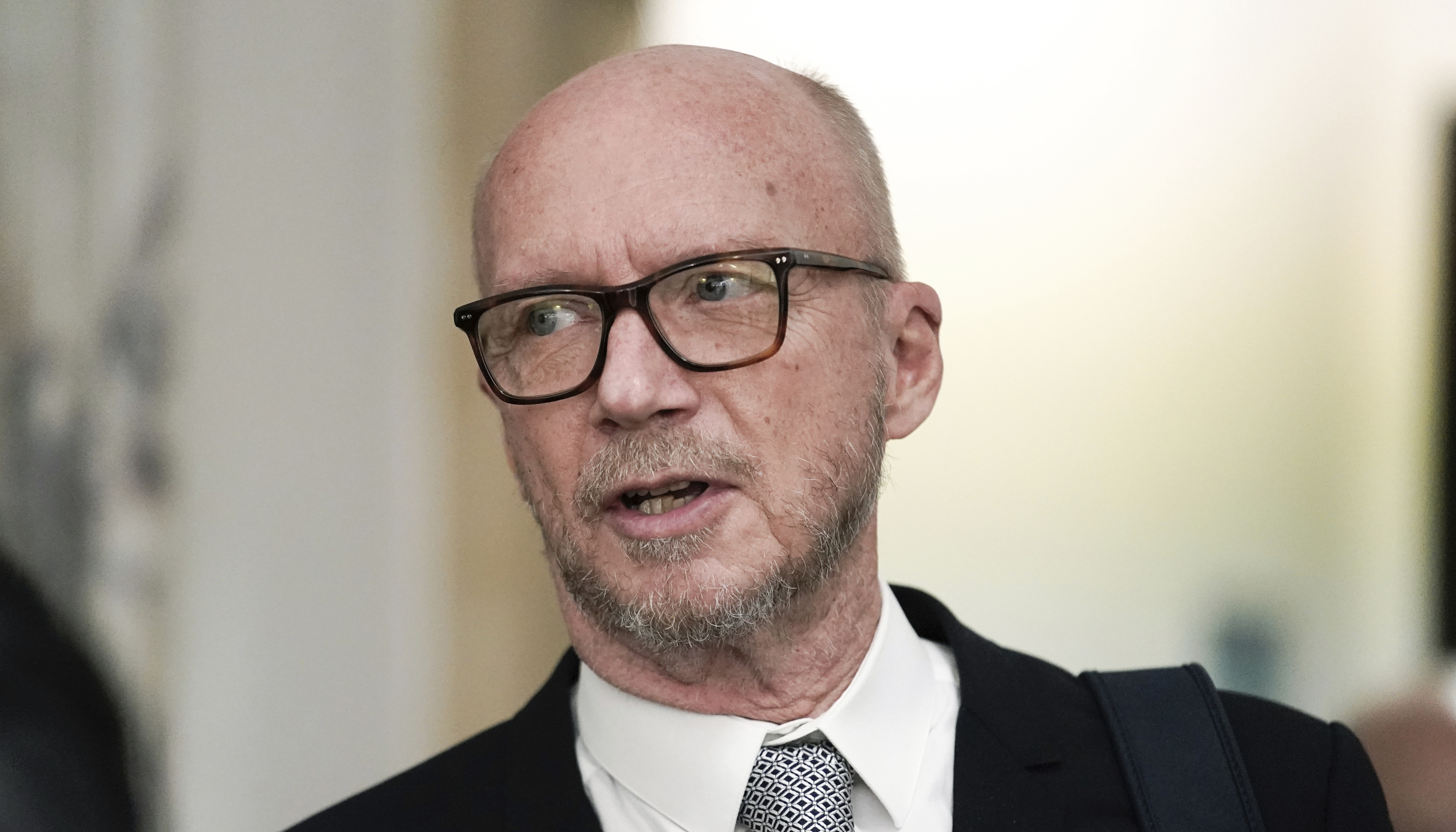 Filmmaker Paul Haggis says he never forced himself on publicist pic photo