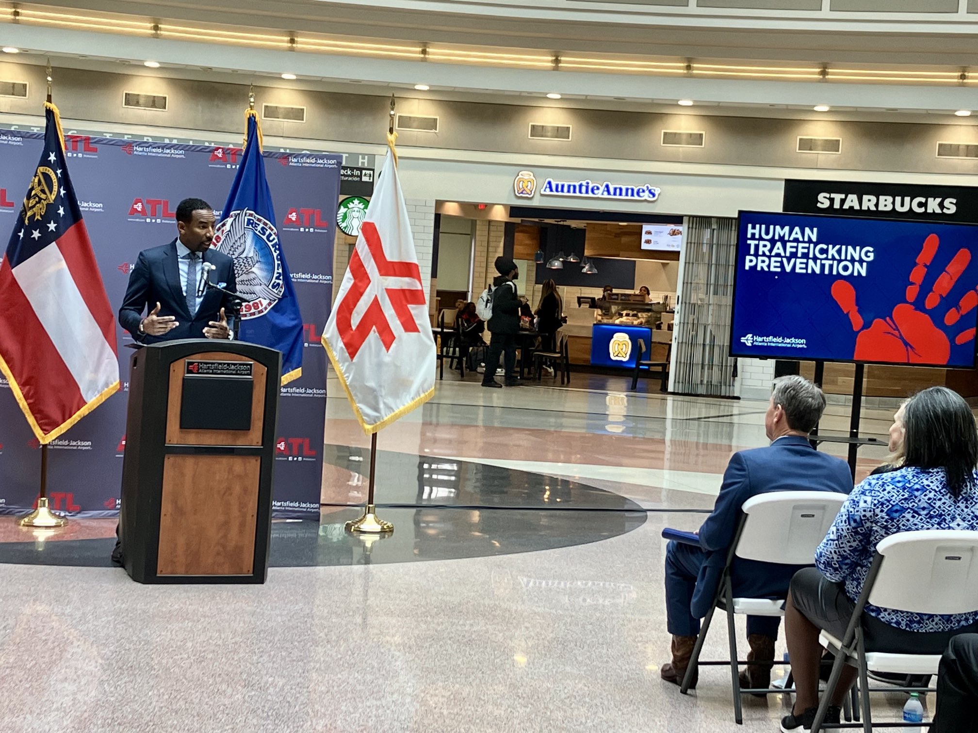 Paradies Lagardère - Today is National Human Trafficking Awareness Day and  our team at Hartsfield-Jackson Atlanta International Airport joined in on  #WearBlueDay to raise awareness and show their dedication to identifying and