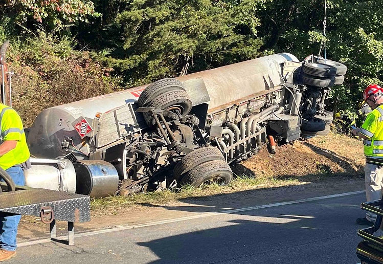 Fuel spill cleaned up crash cleared on I 81