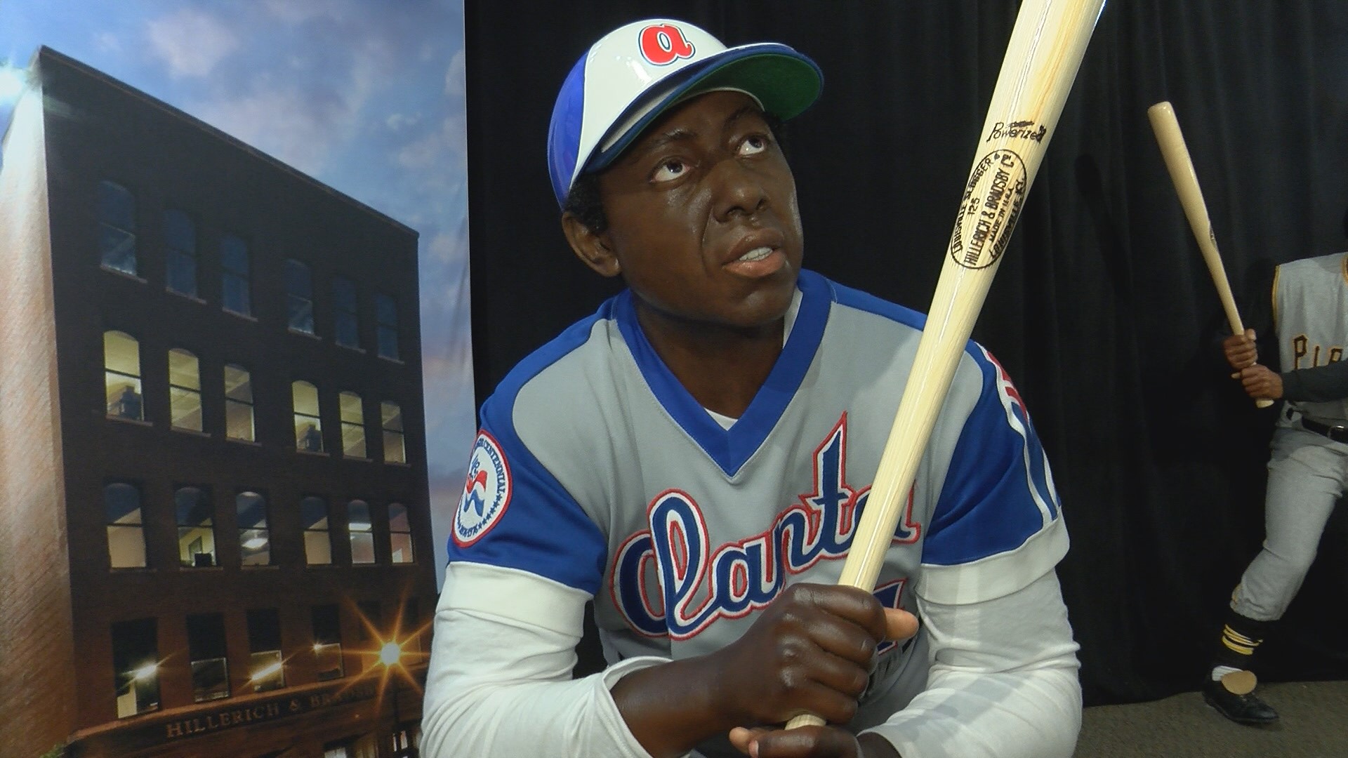 Statue of Braves legend Hank Aaron unveiled at Louisville Slugger Museum –  95.5 WSB