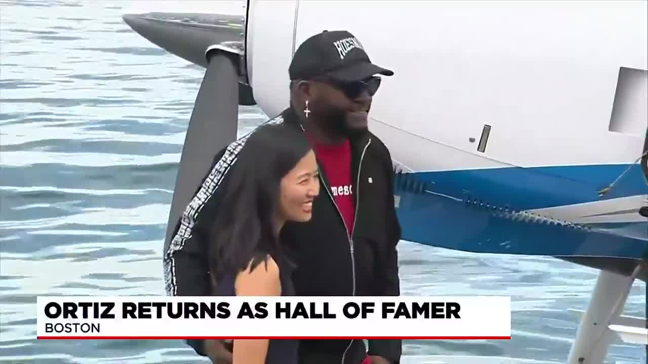 Papi! Papi! David Ortiz tours Baseball Hall of Fame